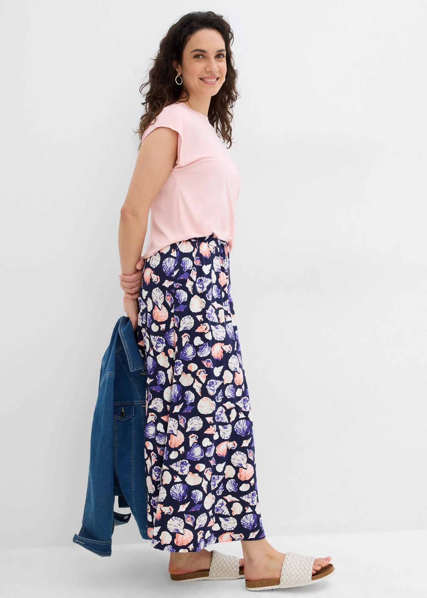 Maxirok in een zachte viscosemix • donkerblauw gedessineerd • bonprix online shop