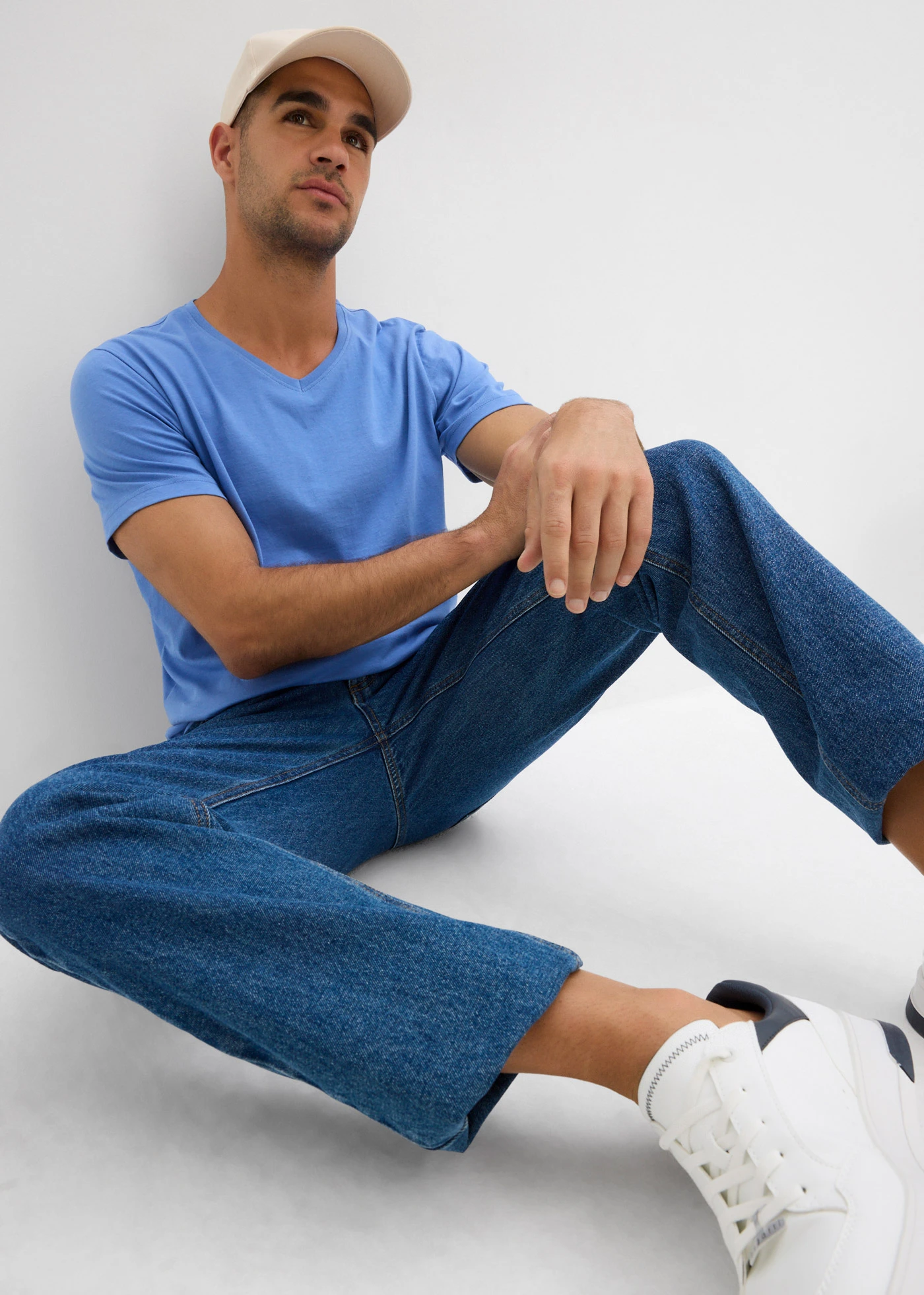 Lot de 3 T-shirts col V • bleu ciel + bleu foncé + bleu fumé • Boutique bonprix