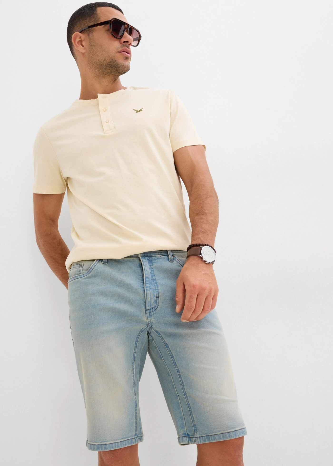 Strečové džínsové bermudy, zosilnené v rozkroku, Regular Fit • svetlomodrá denim/béžová • obchod bonprix