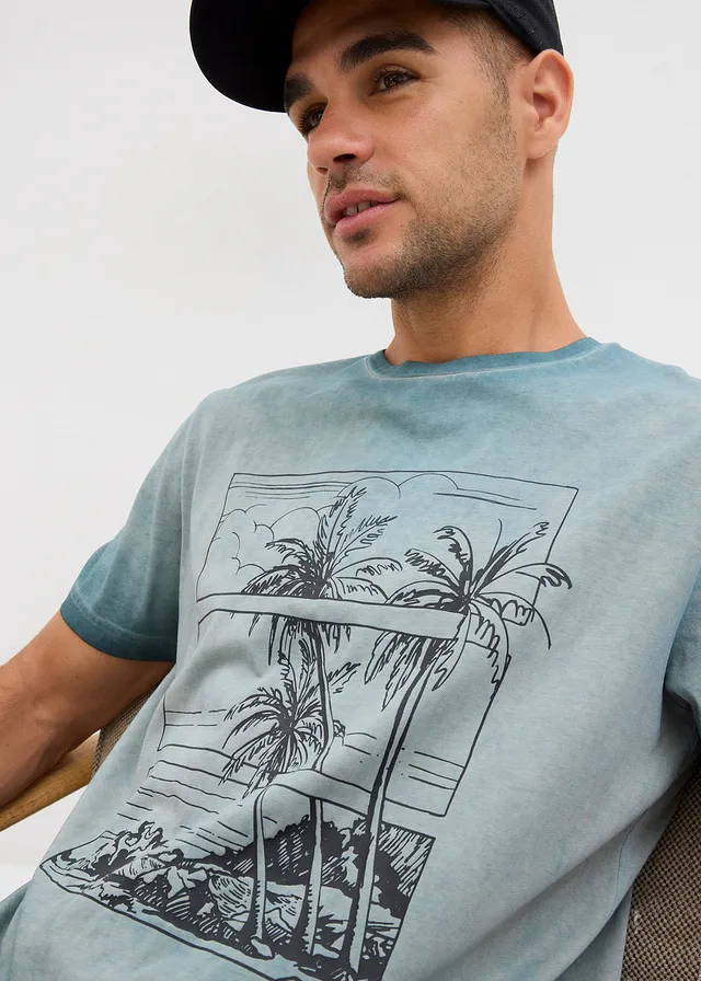T-shirt in een verwassen look van biologisch katoen • grijsgroen met print • product-page.page-title-suffix