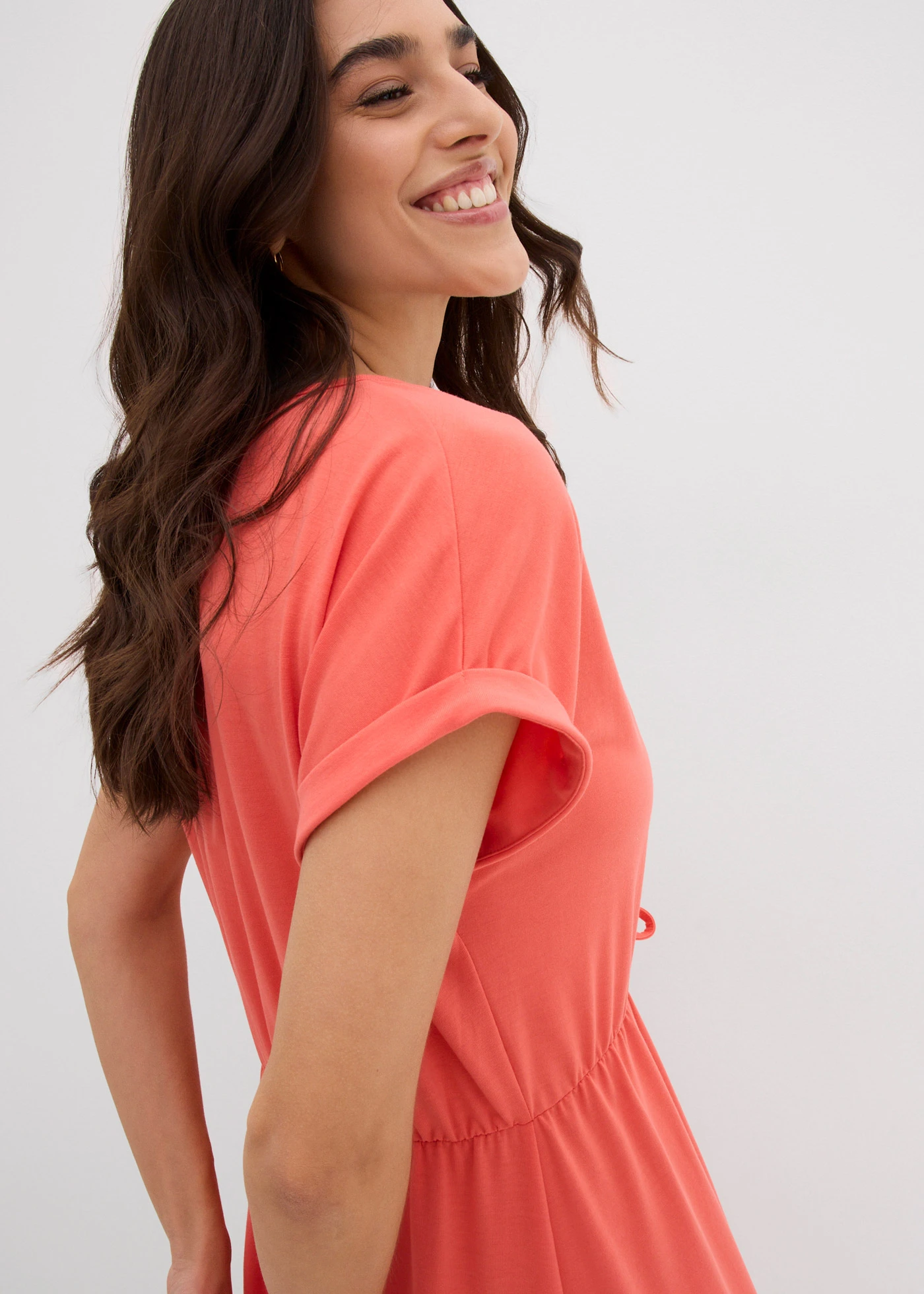 Žerzejové šaty ze splývavé směsi s viskózou • světle lososová • bonprix obchod