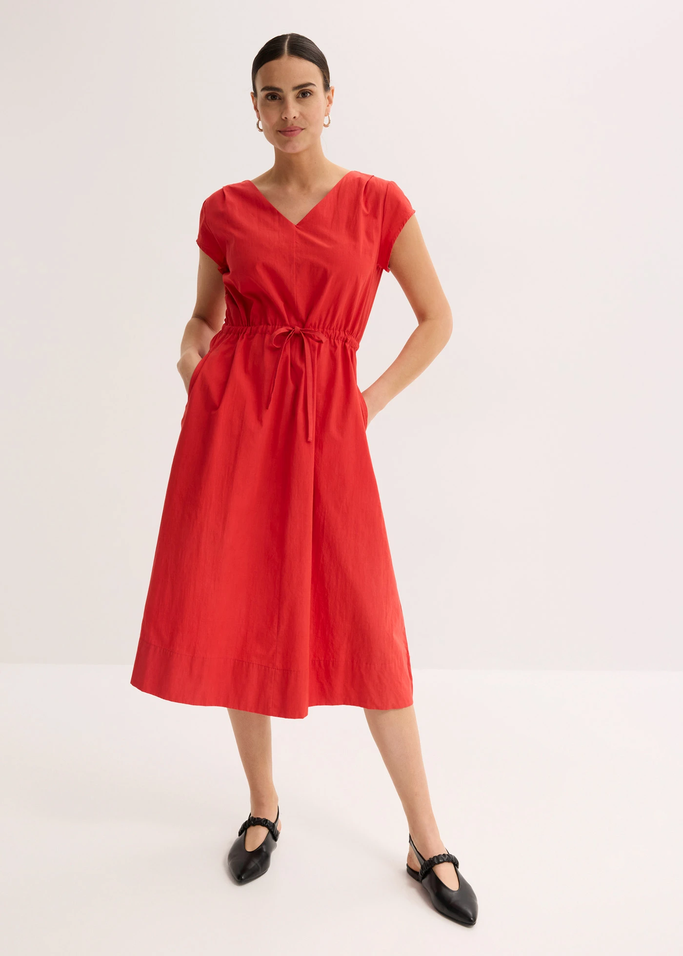 Rochie din poplin de bumbac cu șiret în talie • roşu-căpşună • magazin bonprix