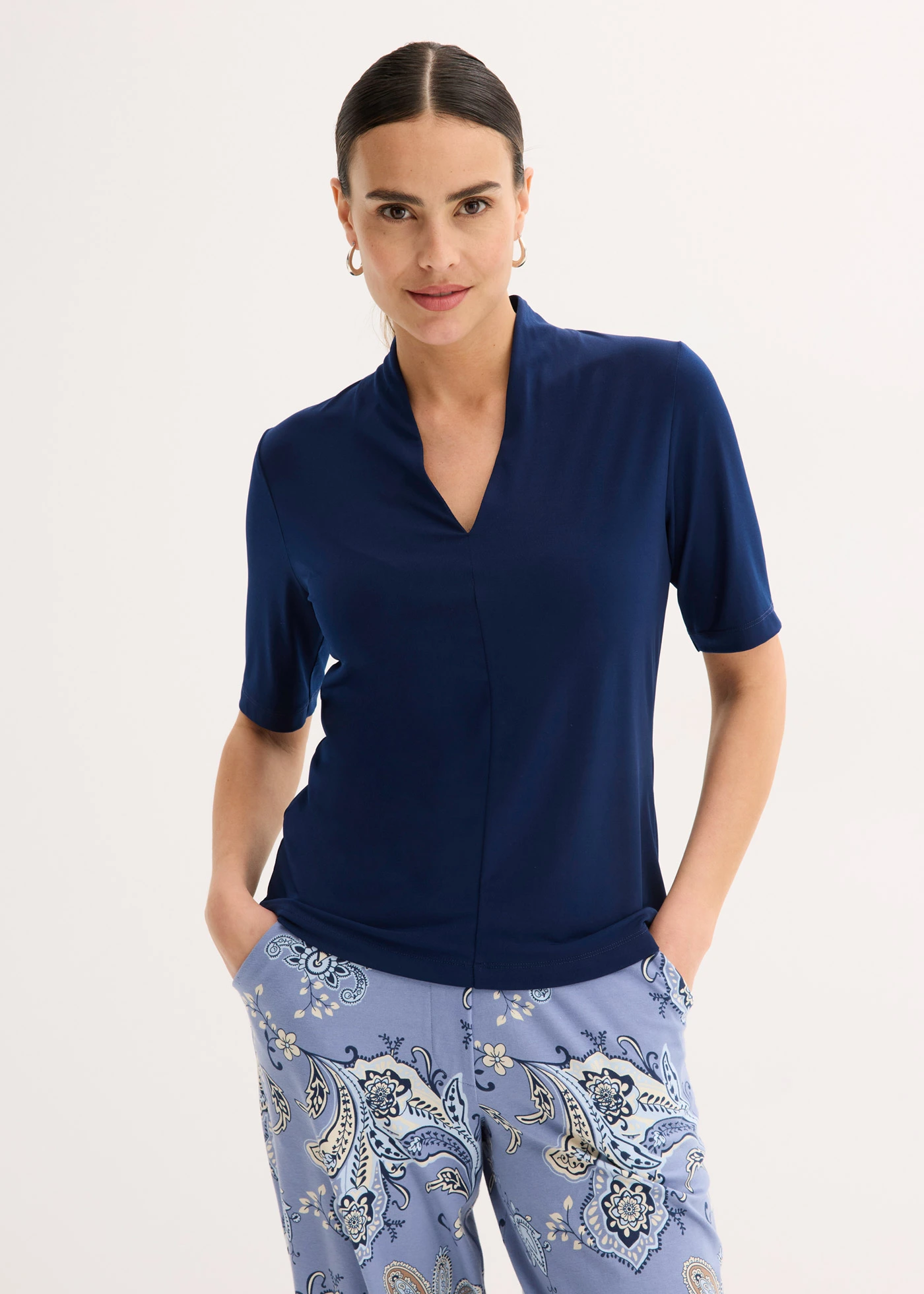 T-shirt à col calice • bleu foncé • Boutique bonprix