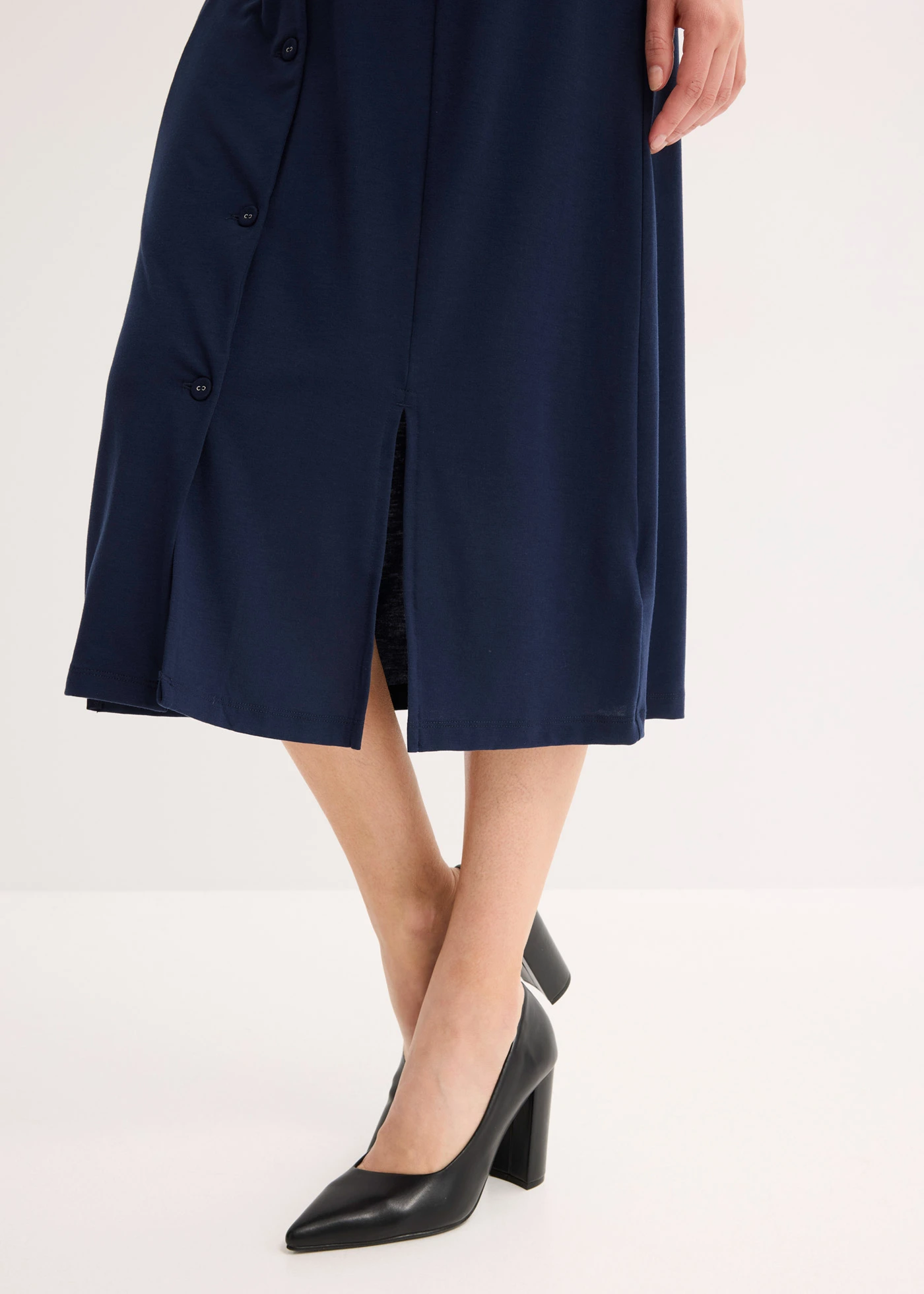 Úpletové šaty s rozparkem • tmavě modrá • bonprix obchod