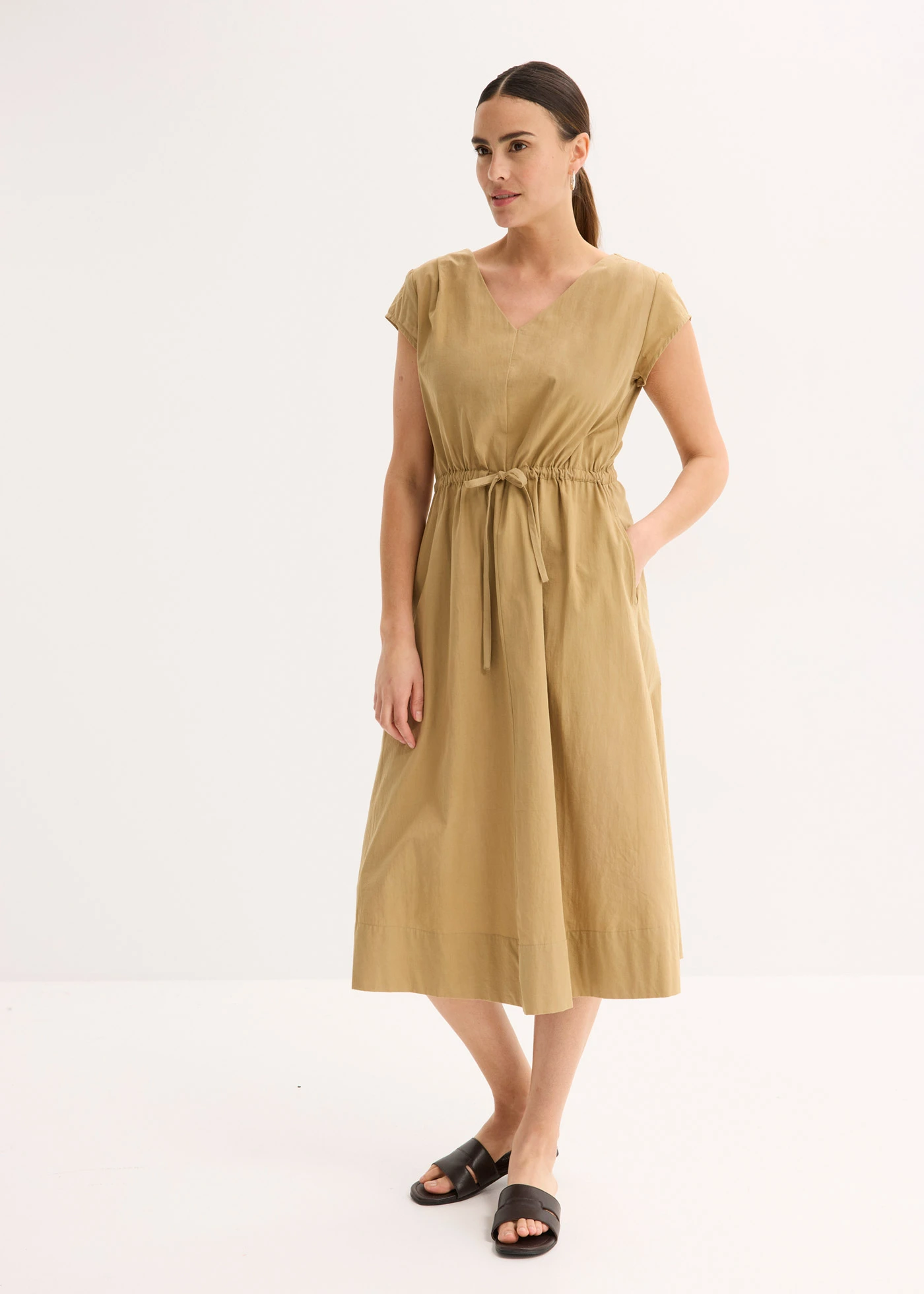 Robe en popeline de coton avec cordon • olive clair • Boutique bonprix