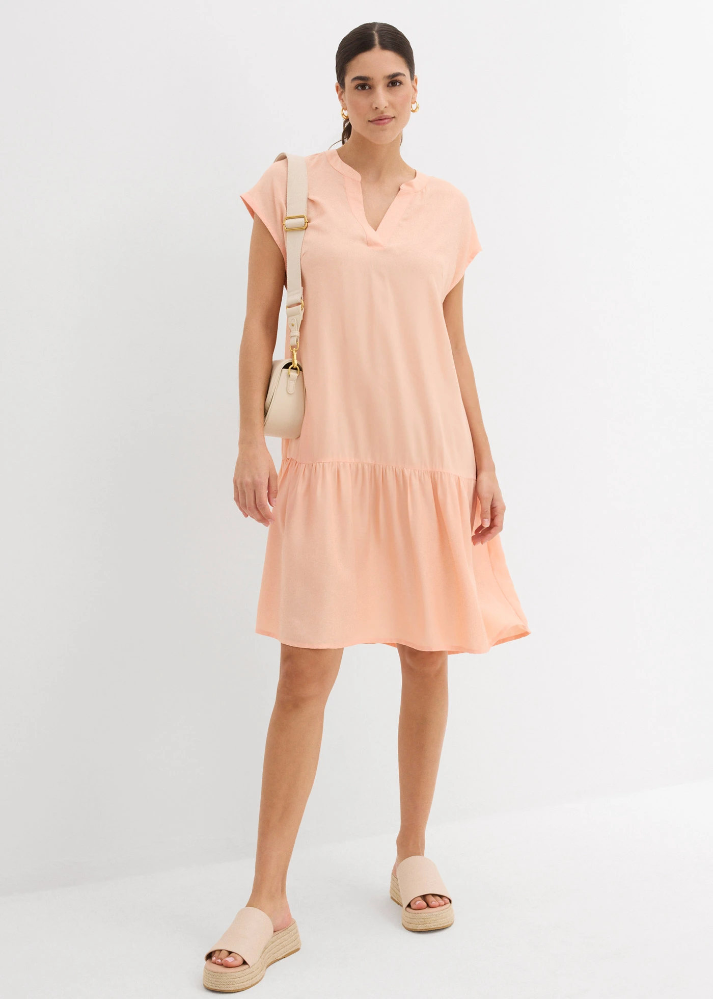 Robe-tunique longueur genou avec volant et col Henley • melba • Boutique bonprix