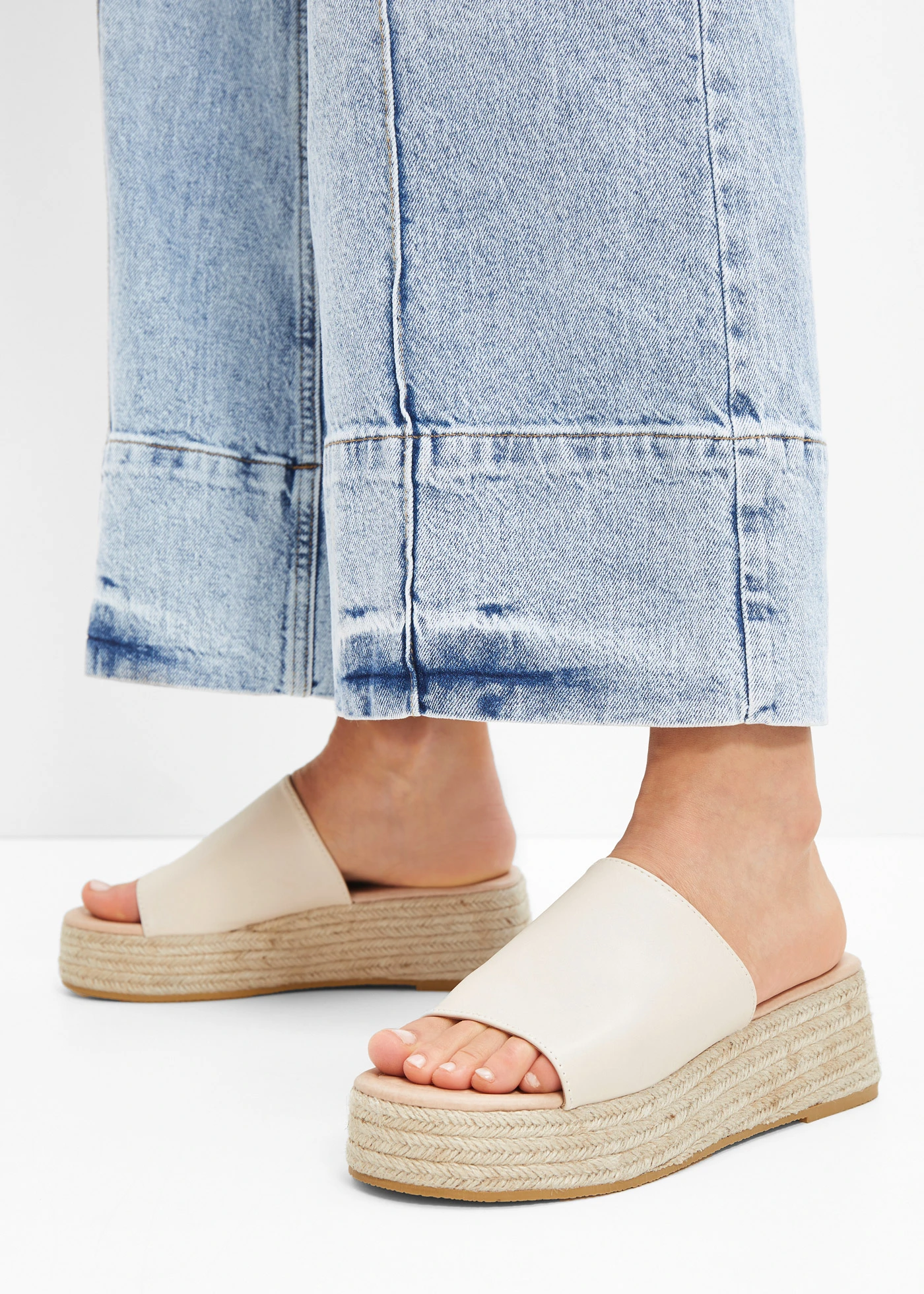 Plateau slippers met hak in raffia-look • beige • bonprix online shop