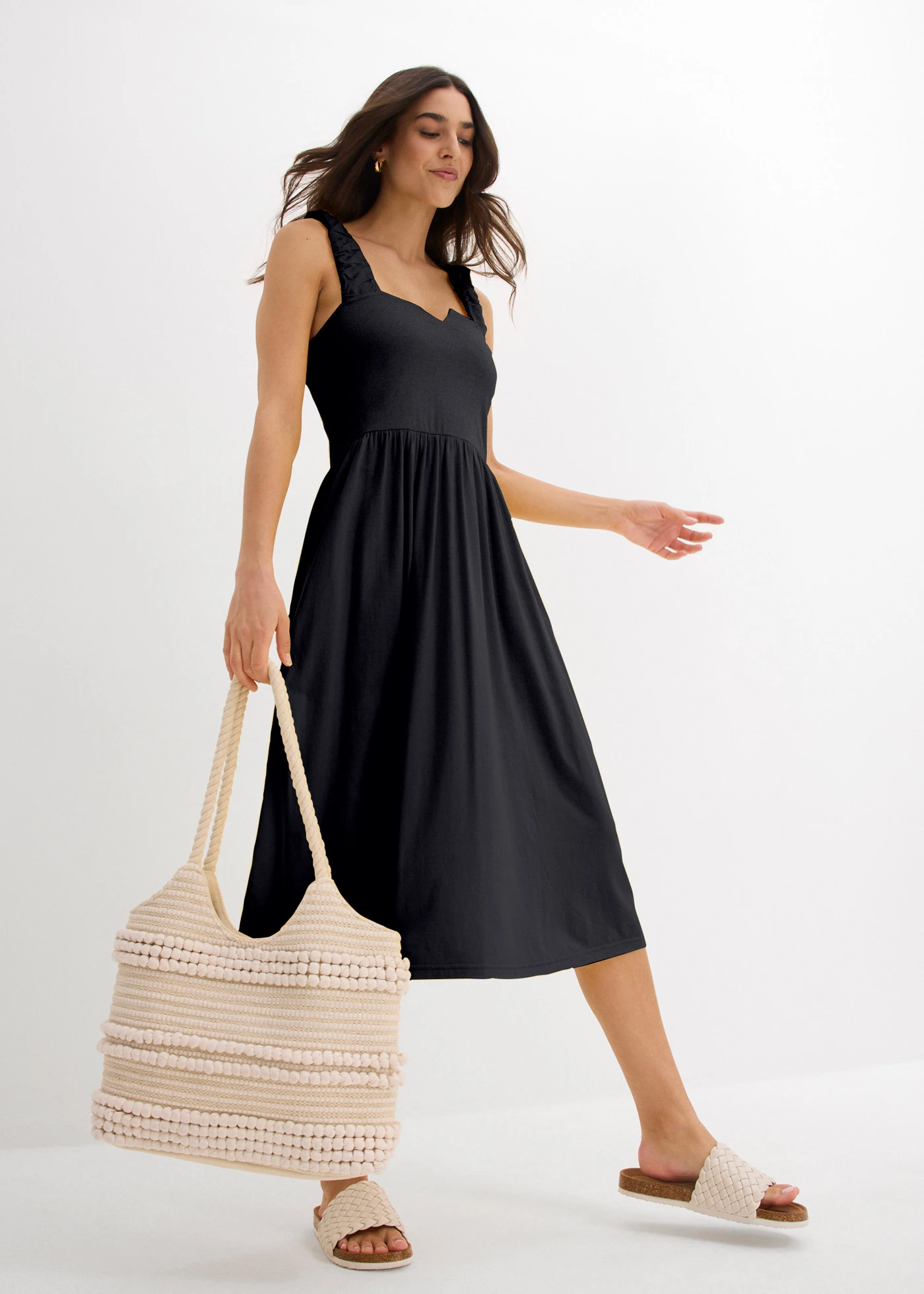 Úpletová šaty s mírně rozšířeným spodním okrajem, ze směsi bavlny a viskózy • černá • bonprix obchod