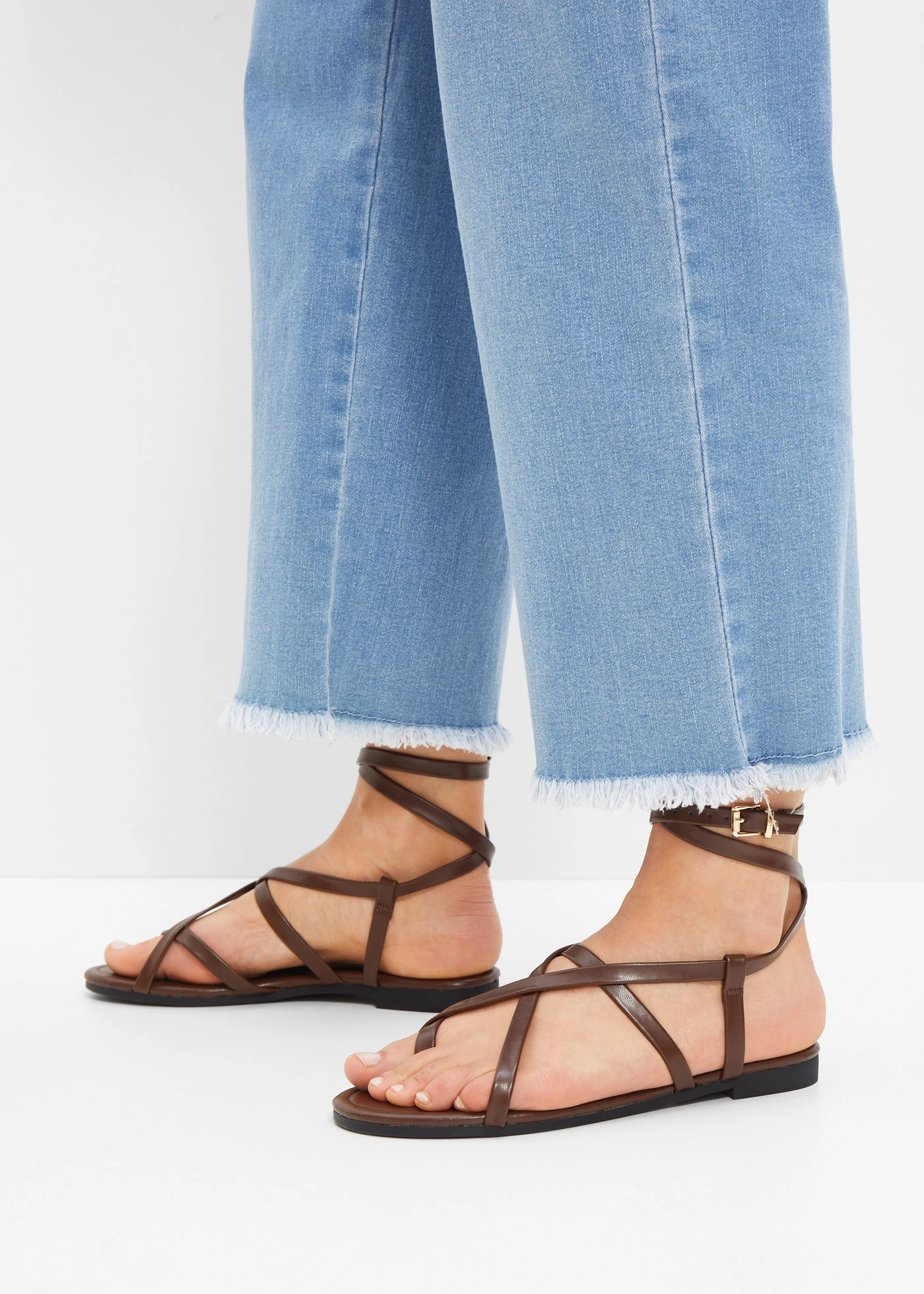 Sandalen met riempjes • donkerbruin • bonprix online shop