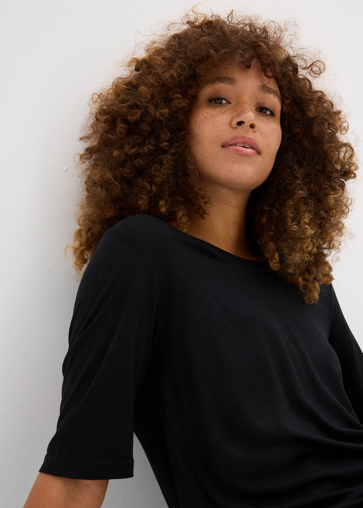 Dlouhé tričko z měkké viskózy • černá • bonprix obchod