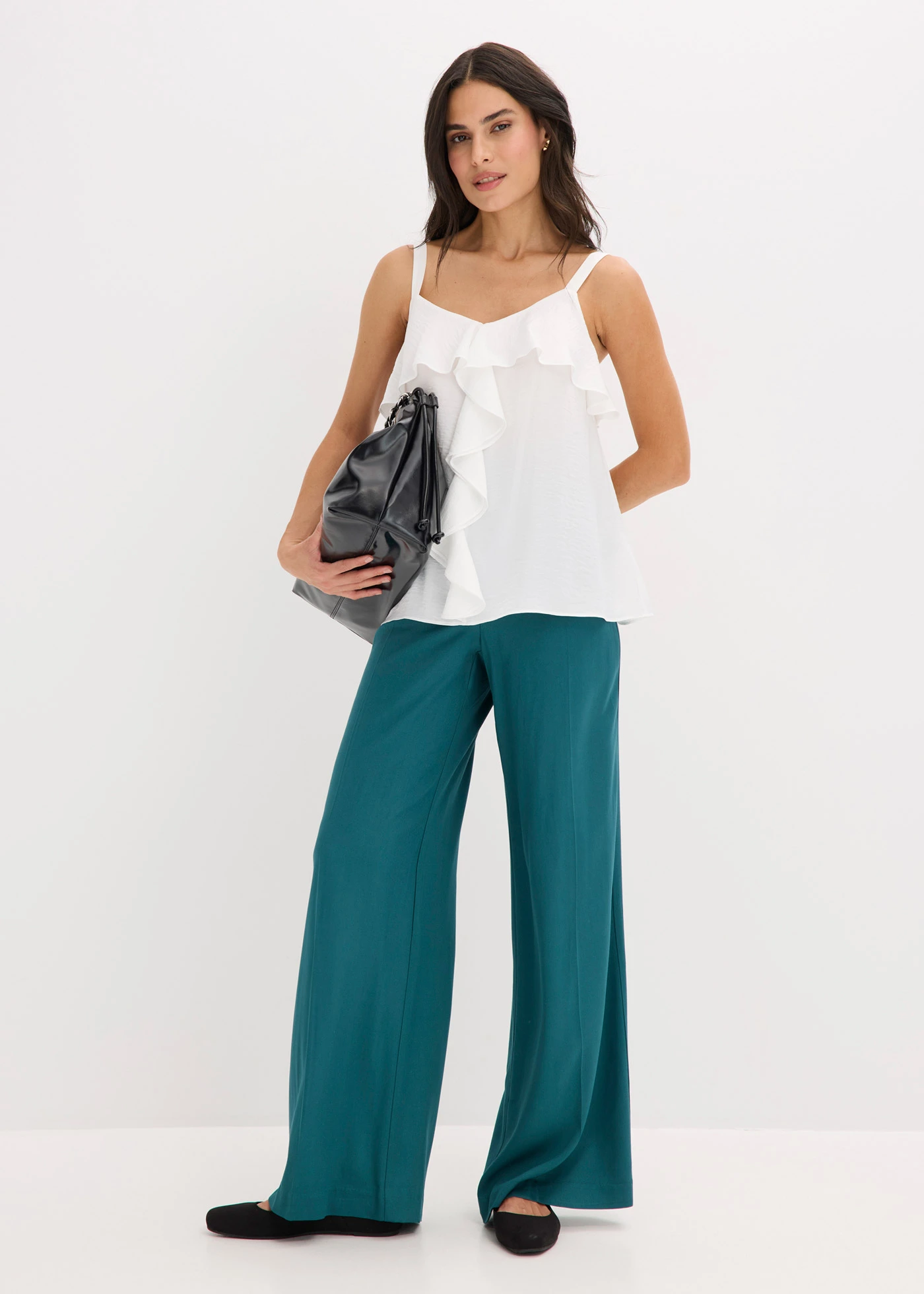 Top s úzkými ramínky, z lesklého saténu • přírodní bílá • bonprix obchod