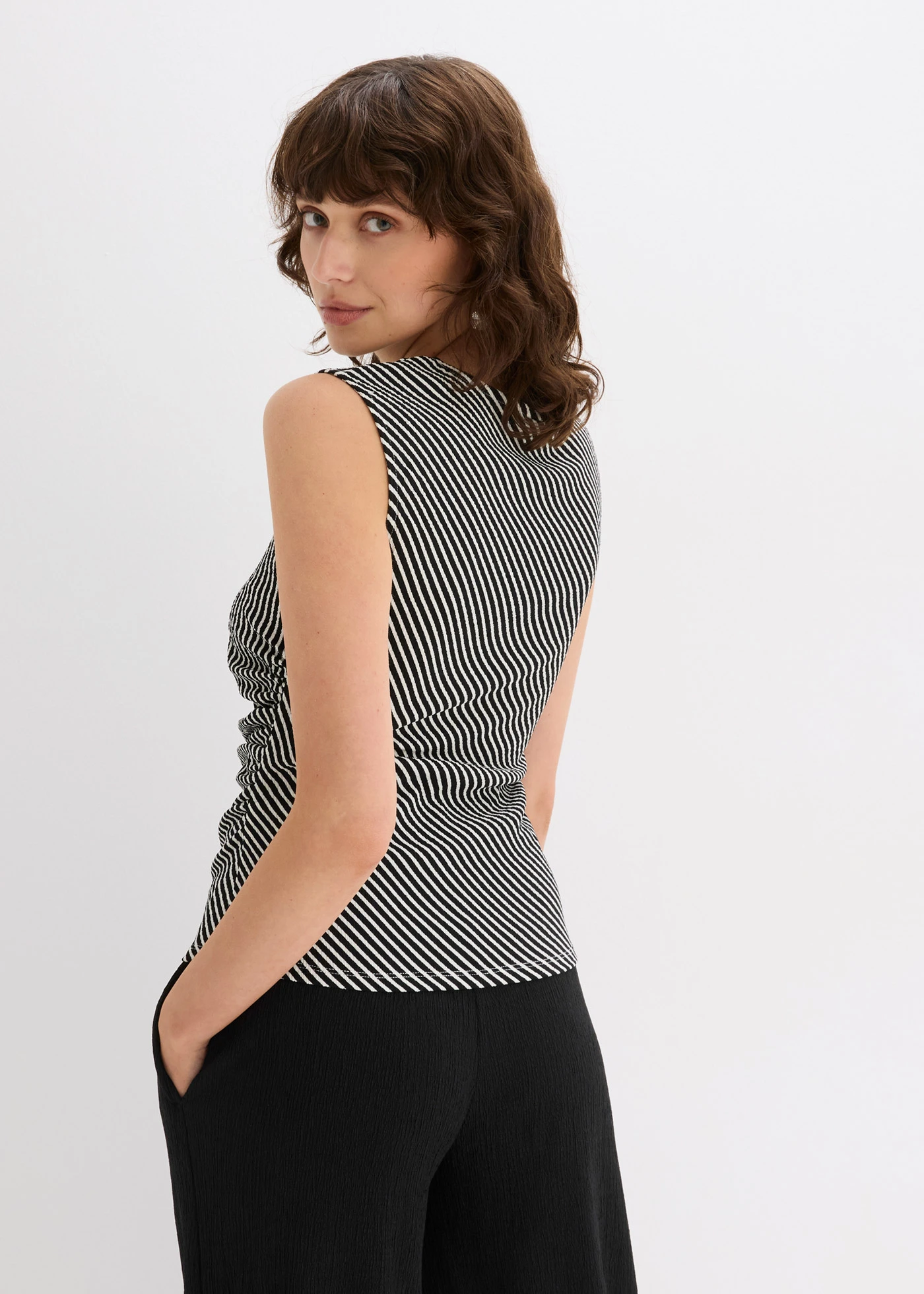 Tričko s nařasením • černo-přírodní bílá • bonprix obchod