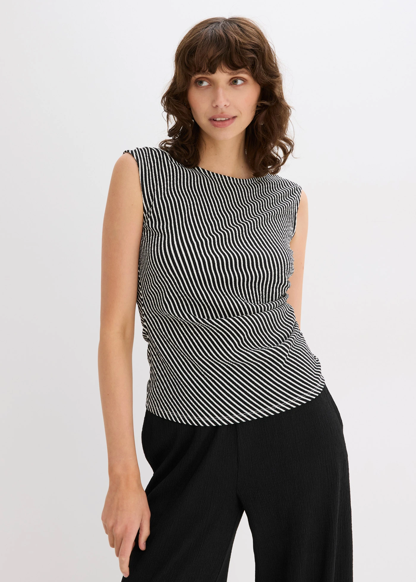 Tričko s nařasením • černo-přírodní bílá • bonprix obchod