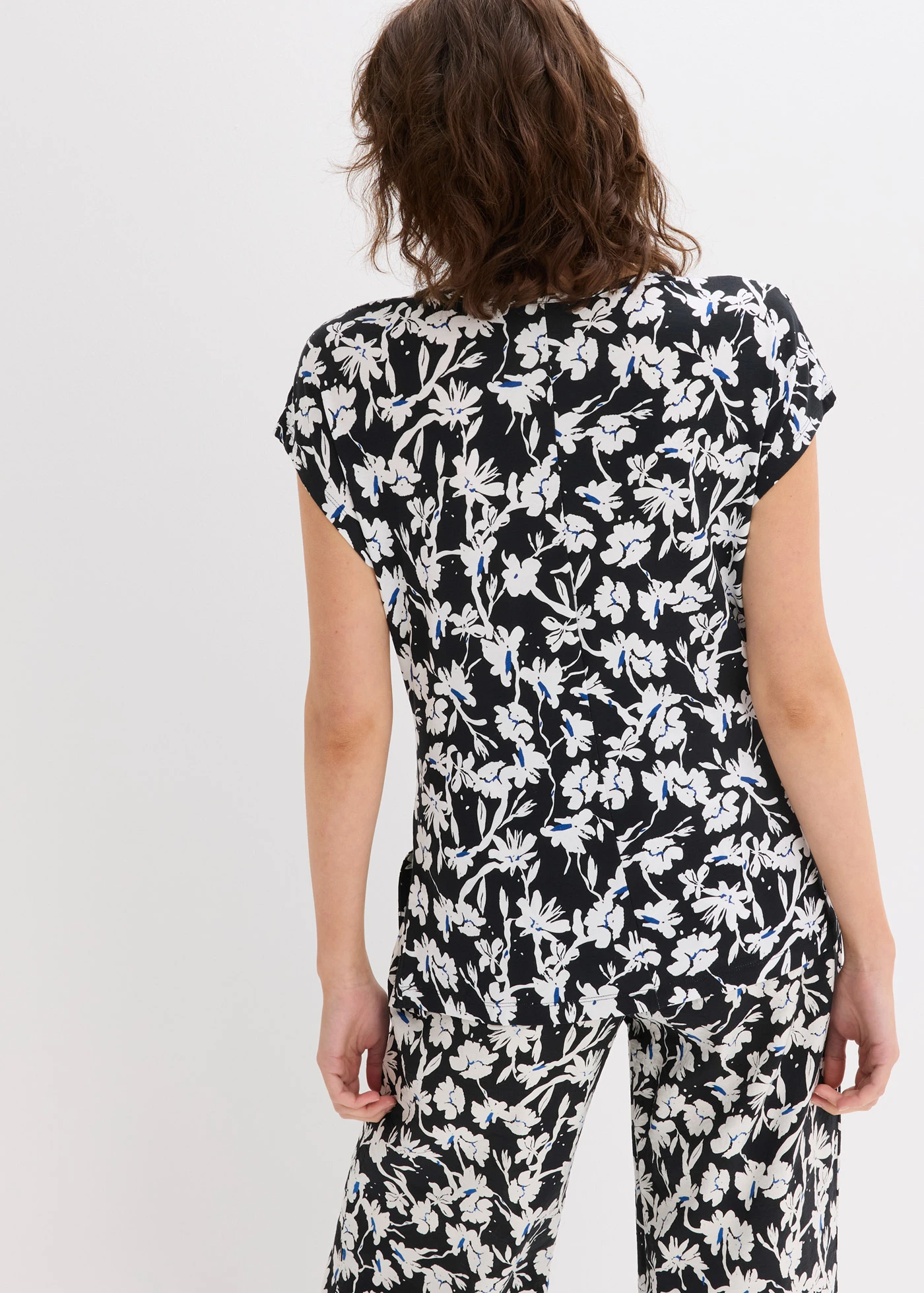 Tričko s ozdobným uzlem • černo-bílá • bonprix obchod