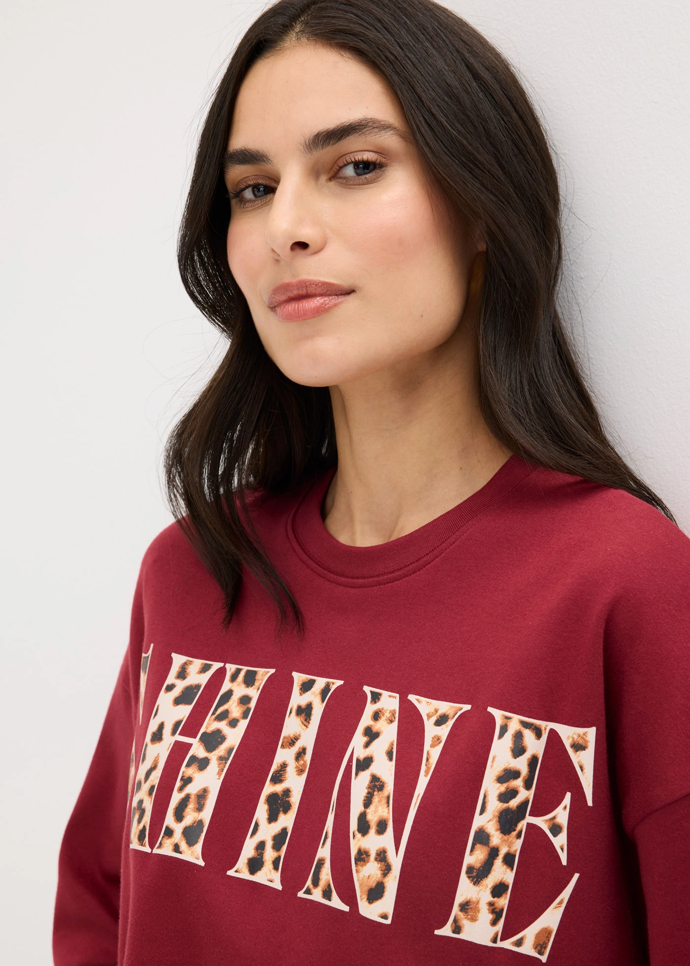 Cropped T-shirt van biologisch katoen • pruimrood luipaardprint • bonprix online shop