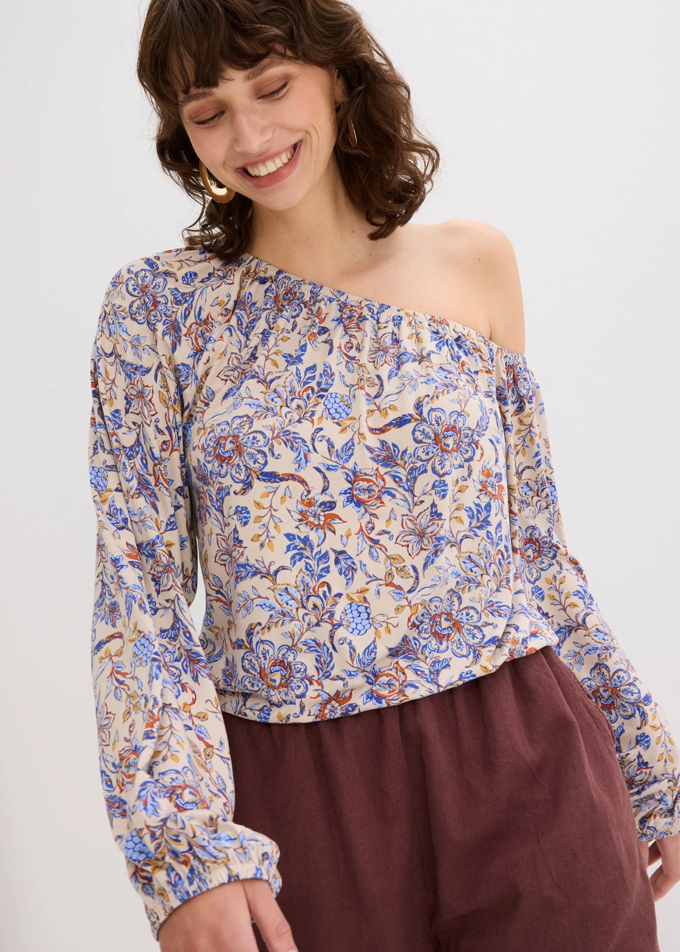 Tričko na jedno rameno • světle písková s květy • bonprix obchod