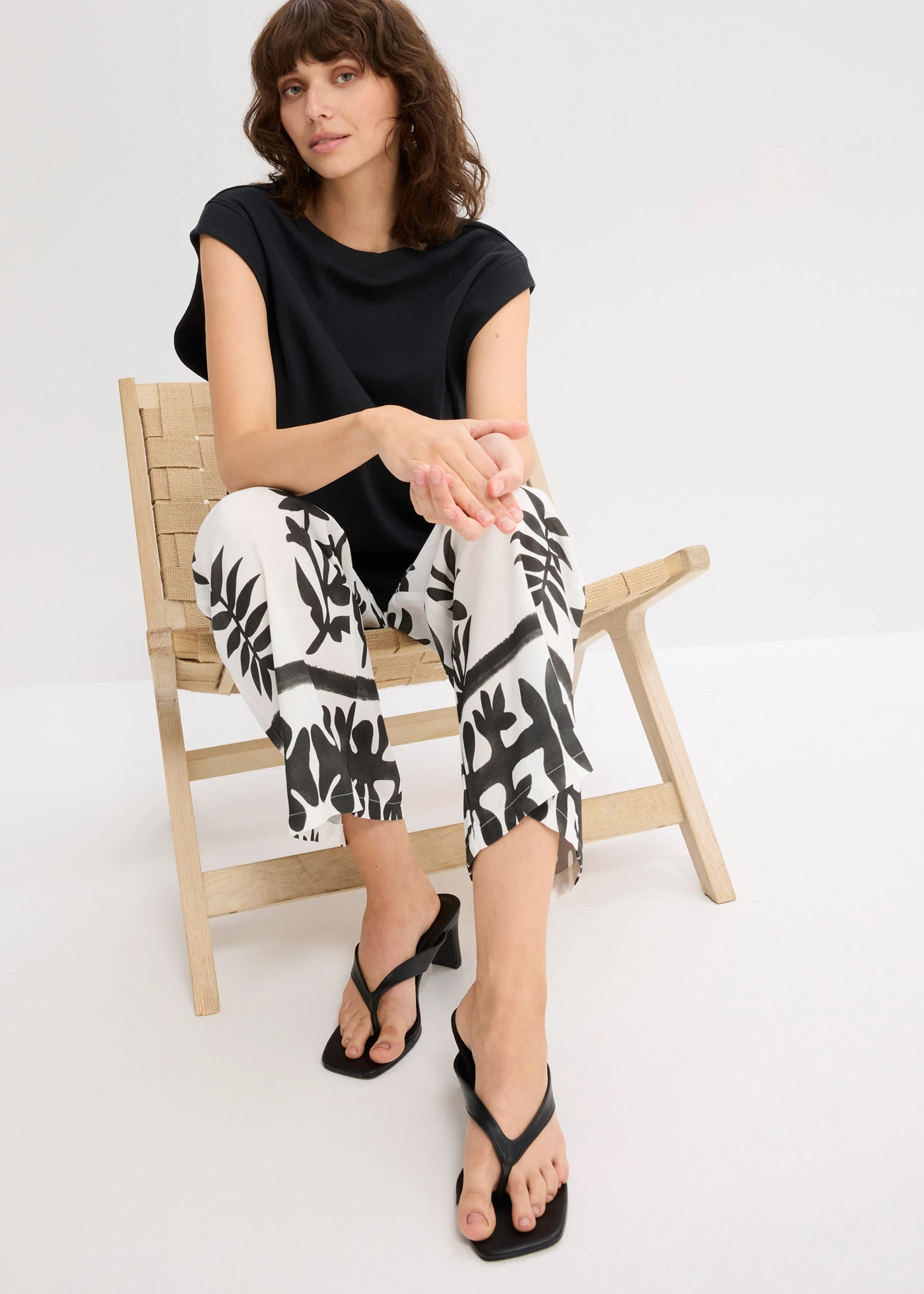 Top oversize avec mancherons en bord-côte • noir • Boutique bonprix