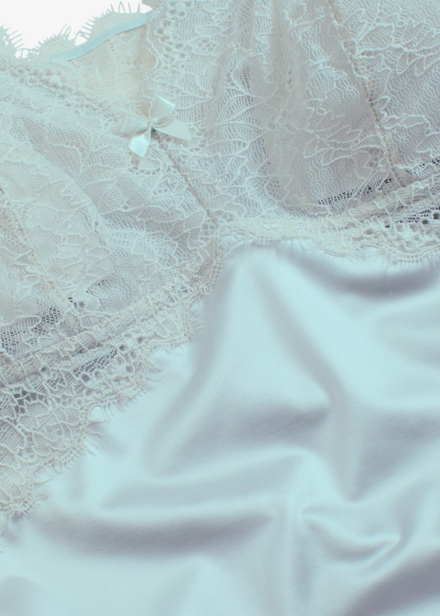 Negližé s lesklým materiálem • světle mentolová • bonprix obchod