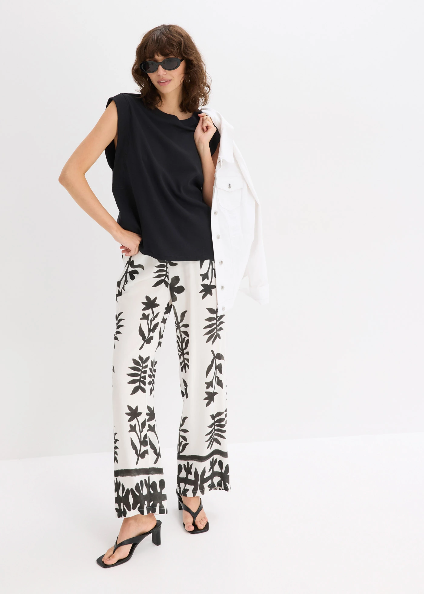 Top oversized cu inserție ripsată la mâneci • negru • magazin bonprix