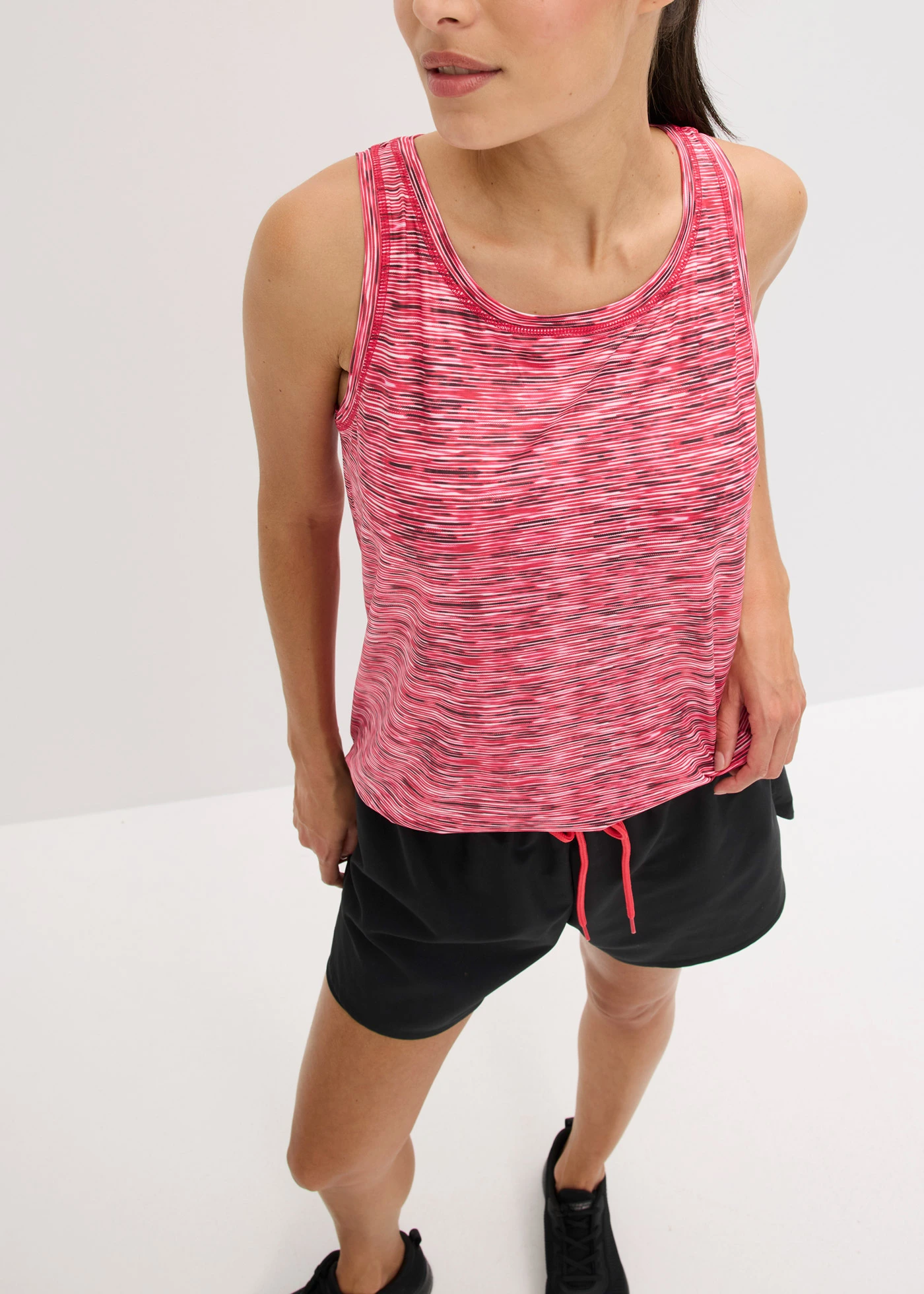 Sporttop met racerback, sneldrogend • paradijspink-zwart • bonprix online shop