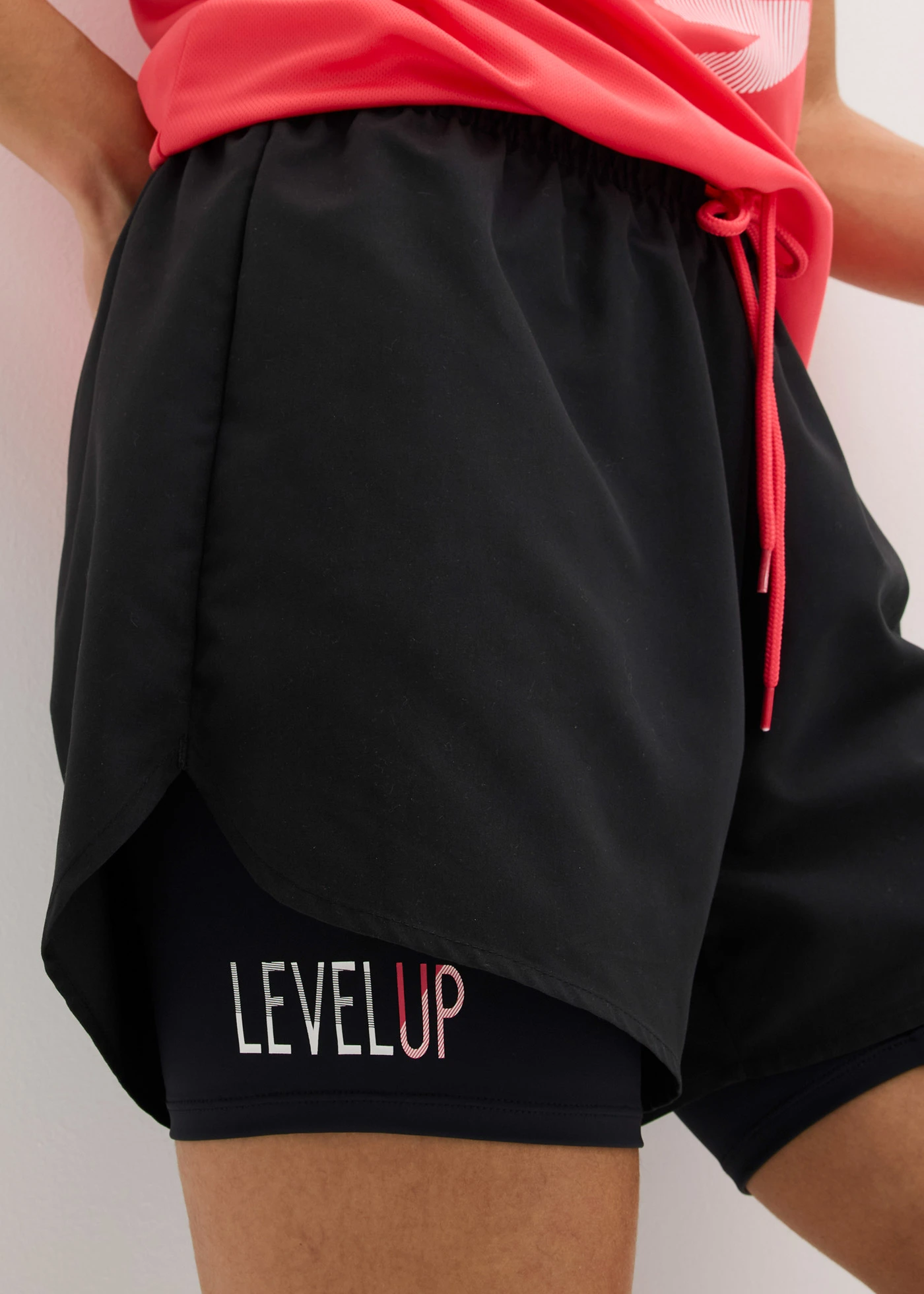 Pantaloni scurți sport ultra-subțiri 2-în-1 • negru • magazin bonprix