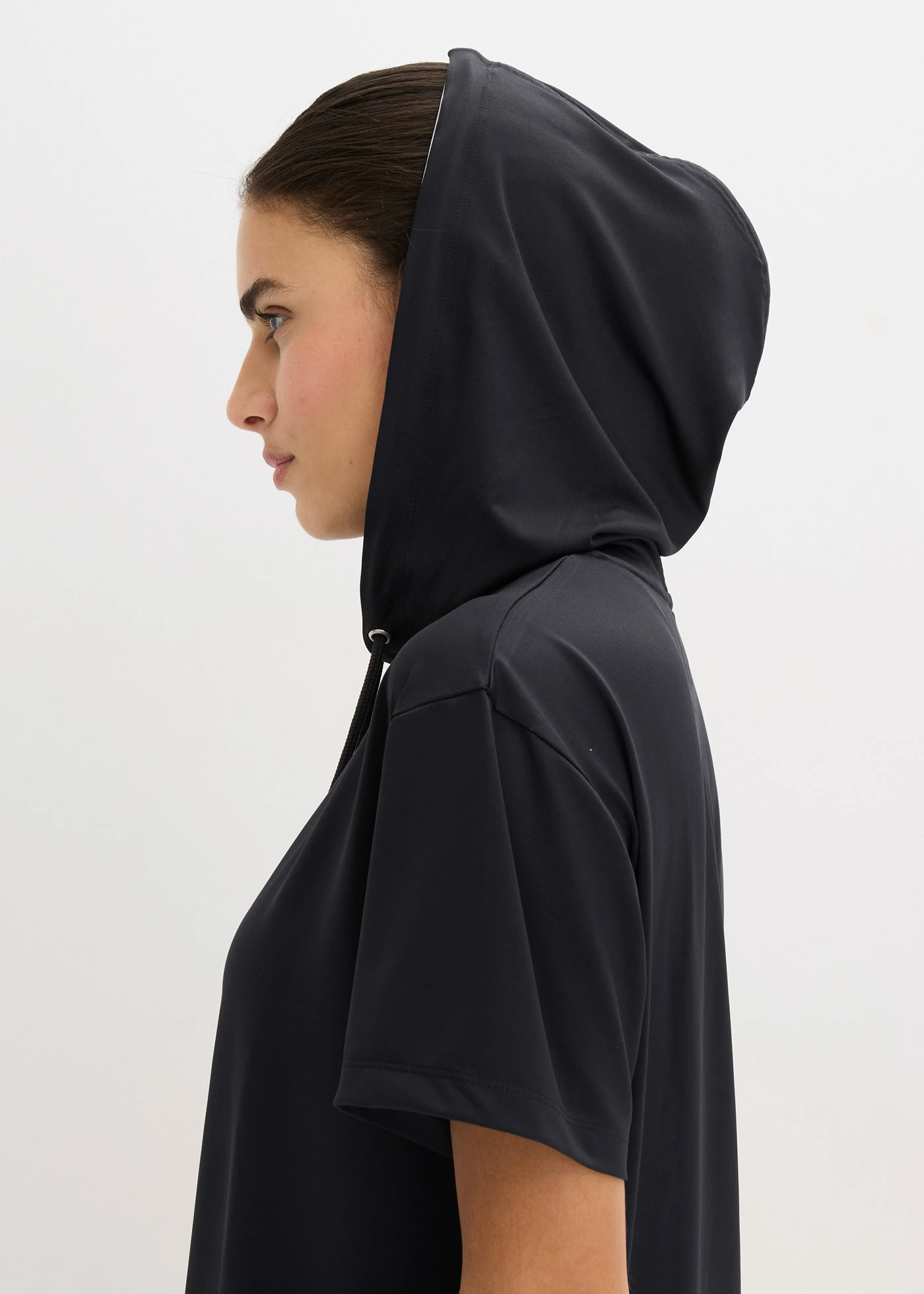 Oversize sportovní triko s kapucí, rychleschnoucí • černá • bonprix obchod