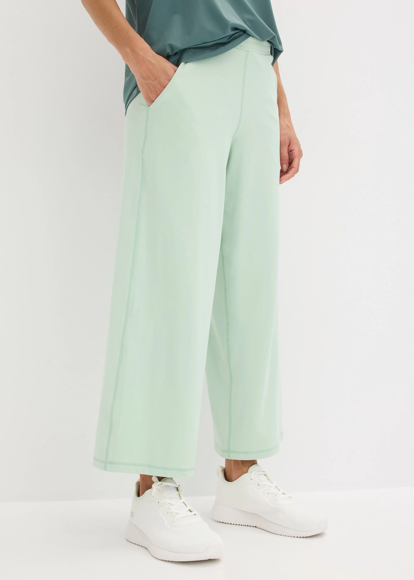 Comfort capri sportbroek met wijde pijpen, sneldrogend • lichtrietgroen • bonprix online shop