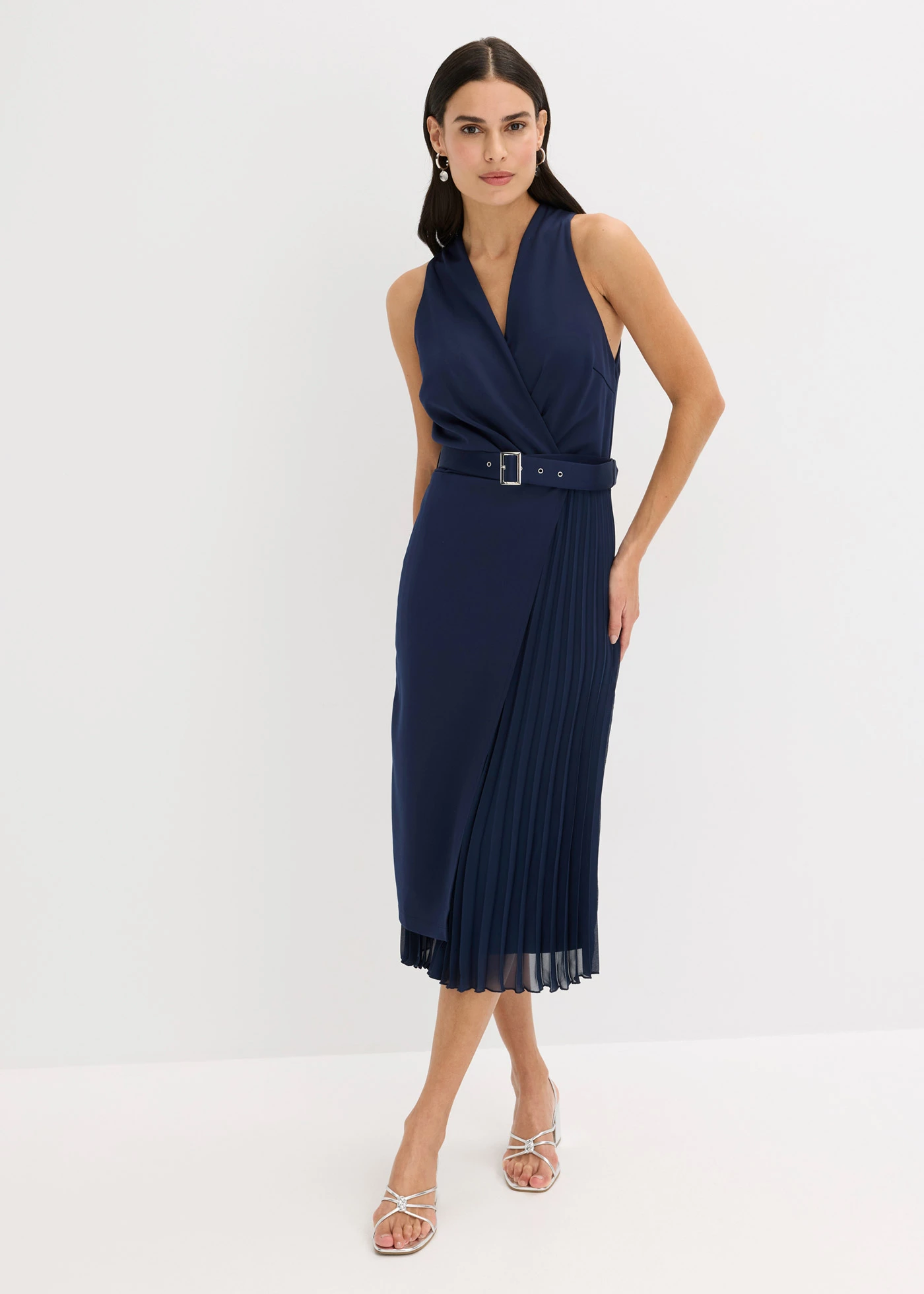 Robe midi aspect portefeuille à empiècement plissé • bleu foncé • Boutique bonprix