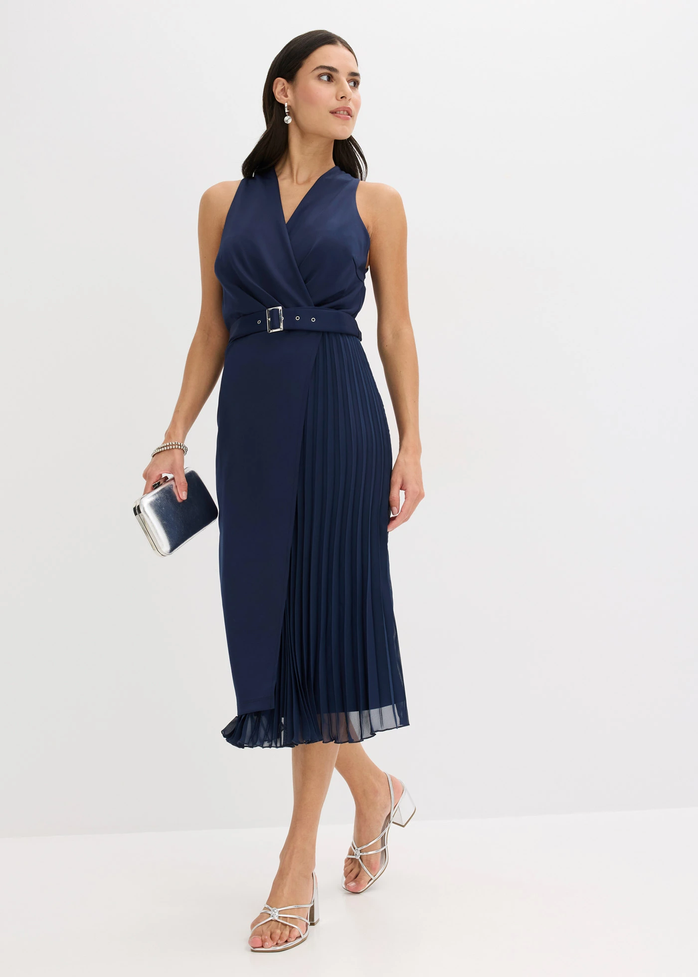 Robe midi aspect portefeuille à empiècement plissé • bleu foncé • Boutique bonprix