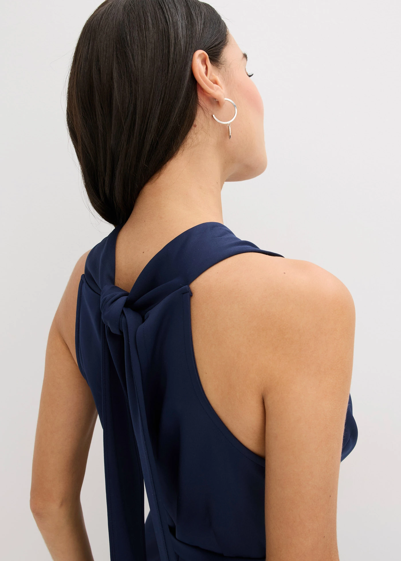 Robe midi aspect portefeuille à empiècement plissé • bleu foncé • Boutique bonprix