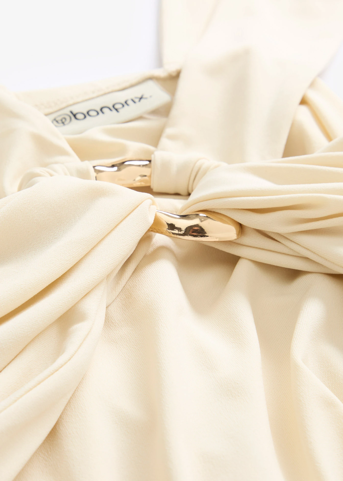 Top s ramínkem kolem krku a tepanou dekorativní sponou • přírodní • bonprix obchod