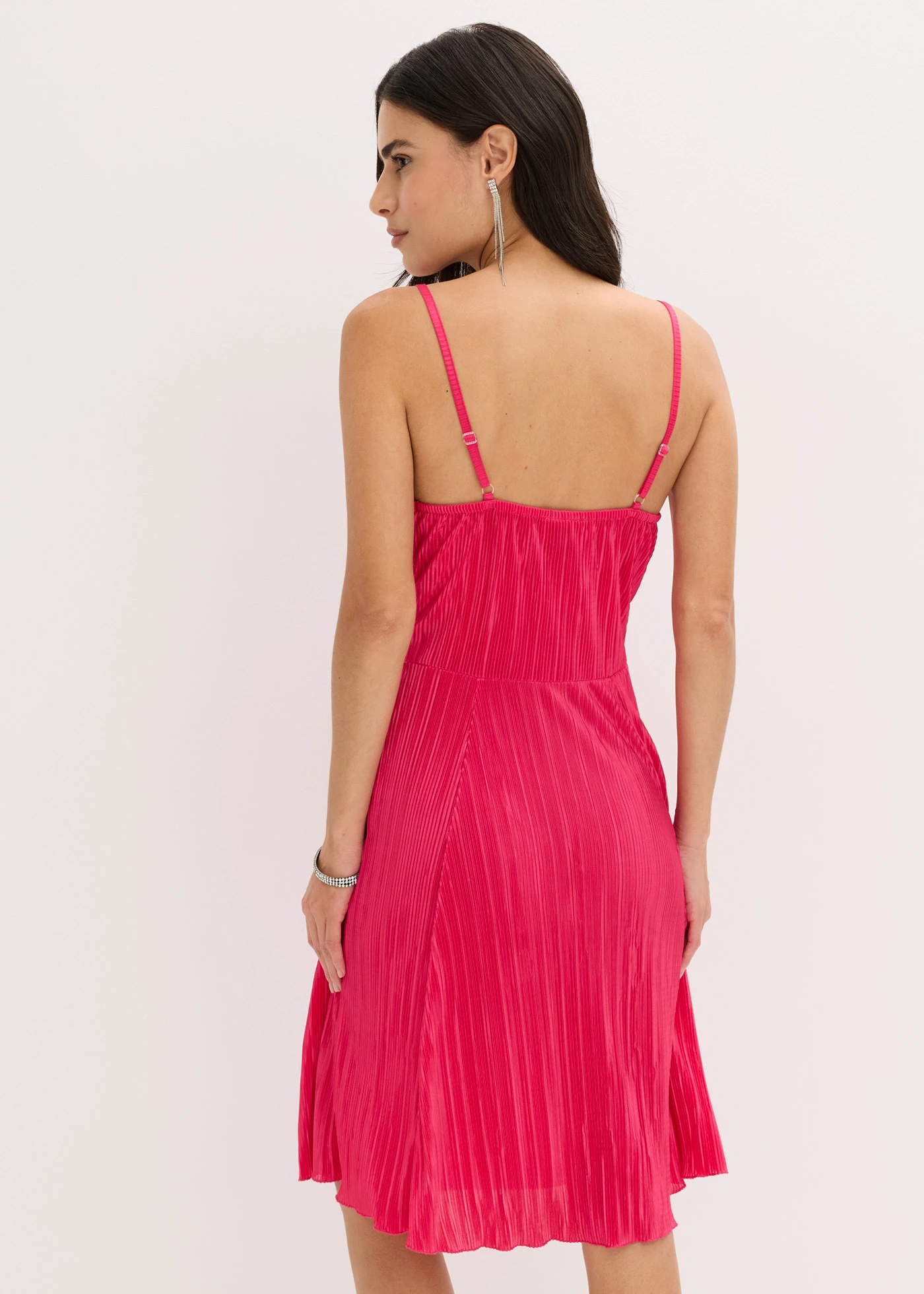 Robe courte en matière brillante et plissée • rose • Boutique bonprix