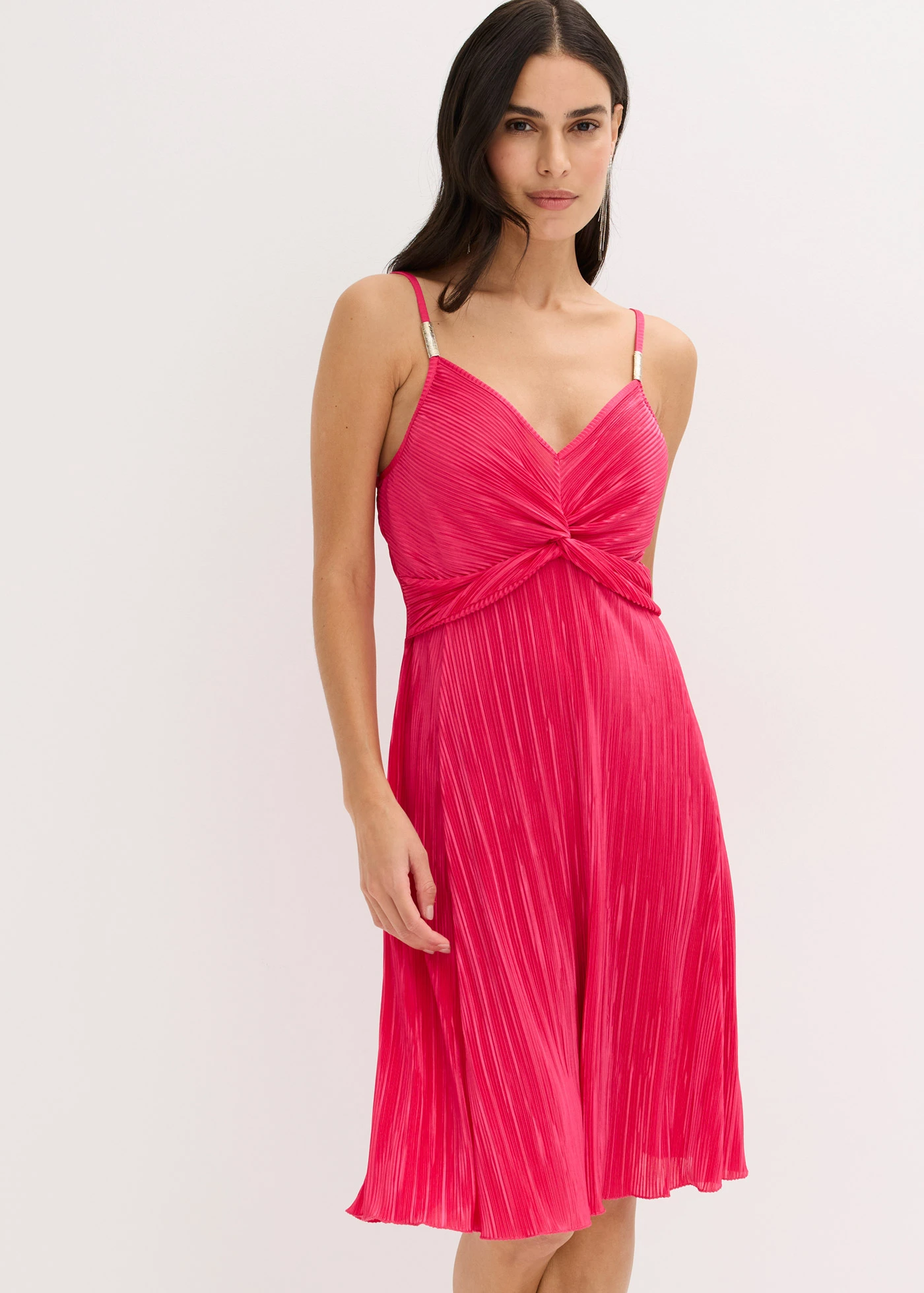 Robe courte en matière brillante et plissée • rose • Boutique bonprix