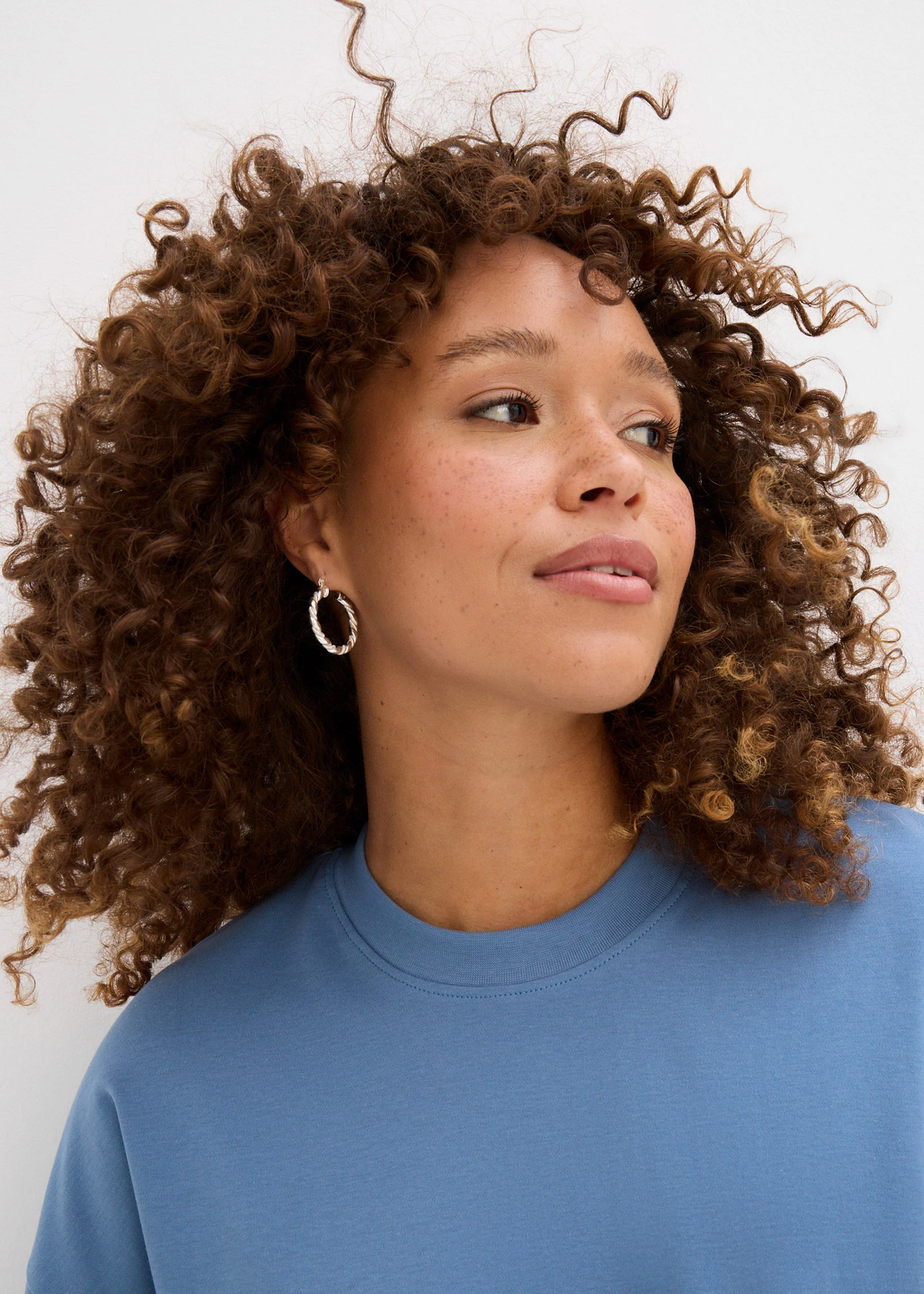 T-shirt court et oversize en coton épais • bleu/gris • Boutique bonprix