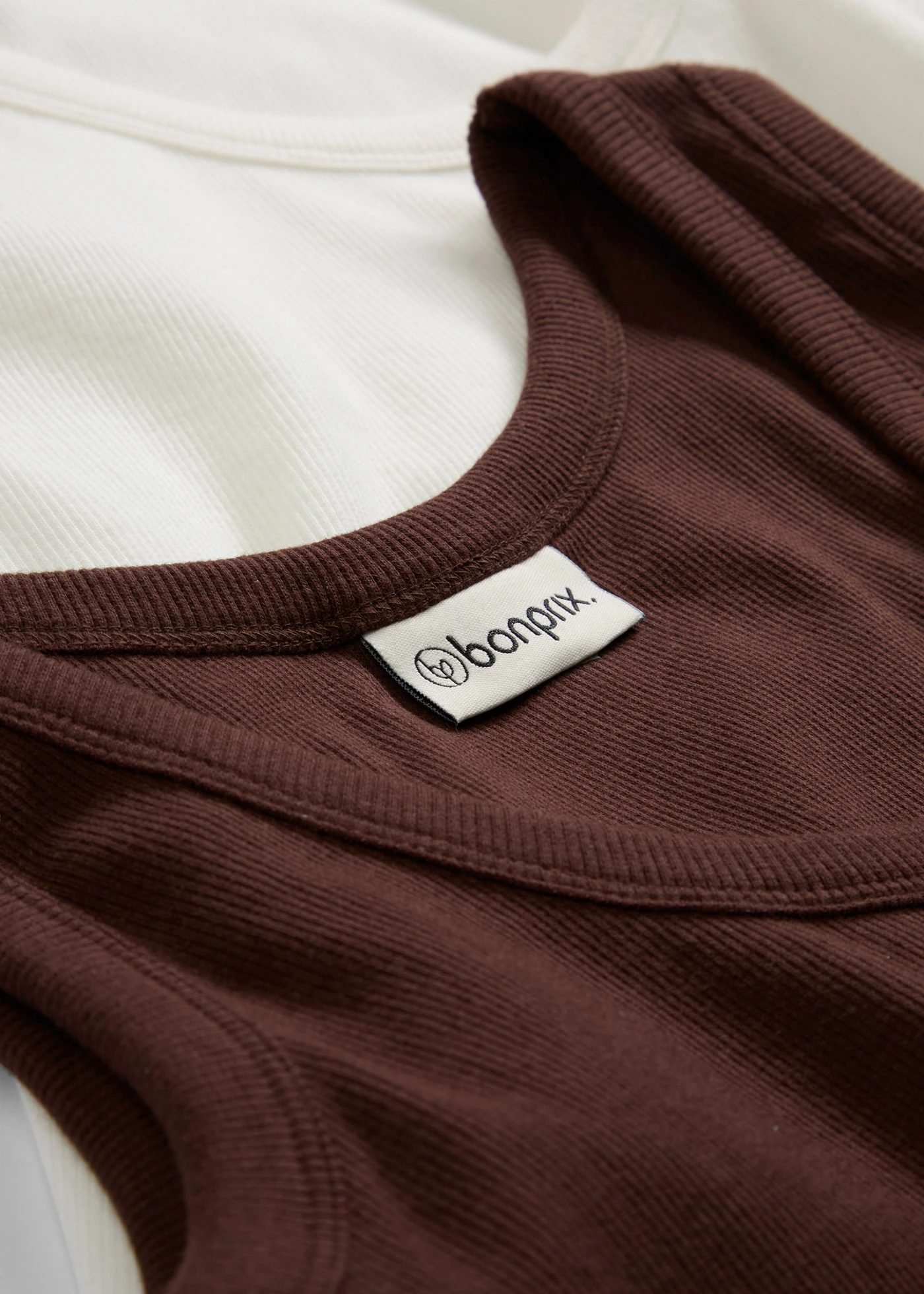 Prążkowany tank top z bawełną organiczną (2 szt.) • biel wełny+brązowy ziemisty • sklep bonprix