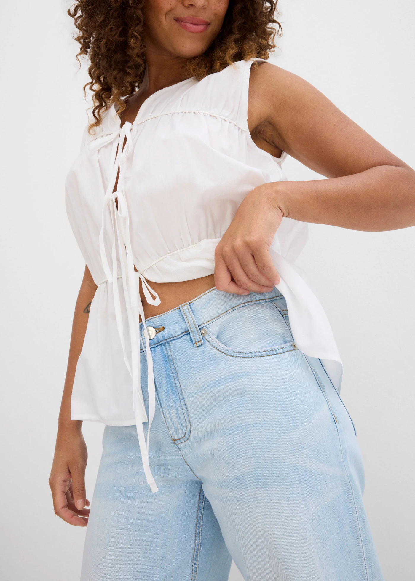 Baggy jeans mid waist super soft, cropped • ijsblauw denim used • bonprix online shop