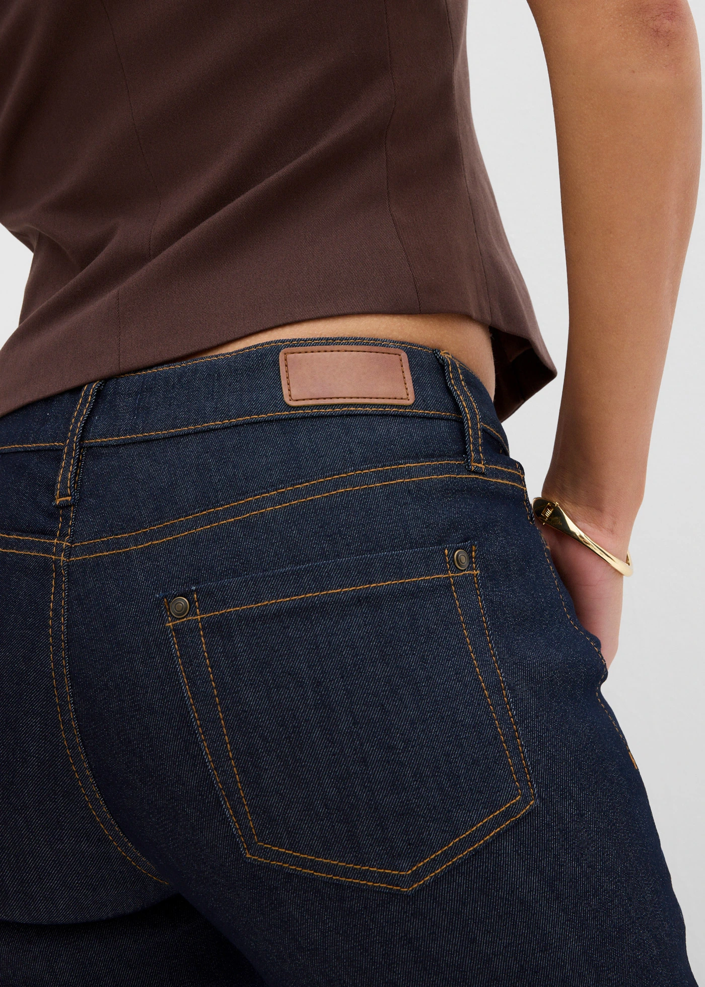 Wygodne dżinsy ze stretchem o kroju bootcut, średni stan • granatowy denim unwashed • sklep bonprix