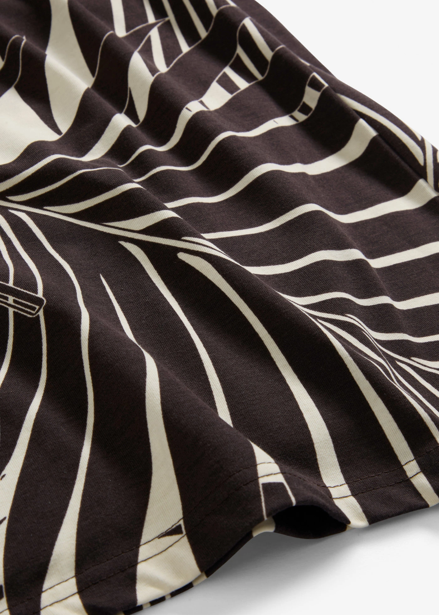 Culotte van een zachte viscosemix • naturel-donkerbruin gedessineerd • product-page.page-title-suffix