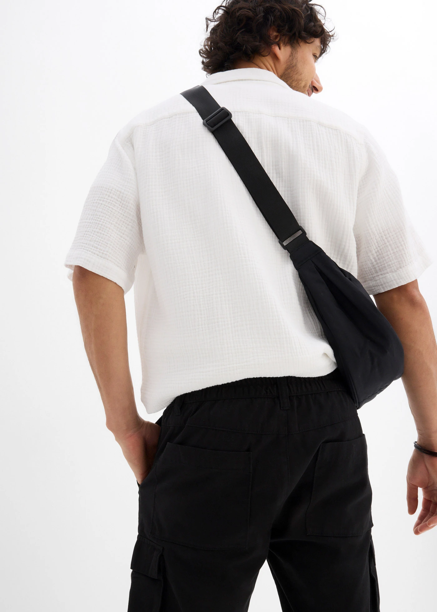 Cargo-bermuda elasztikus derékpánttal, Regular Fit • fekete • bonprix áruház