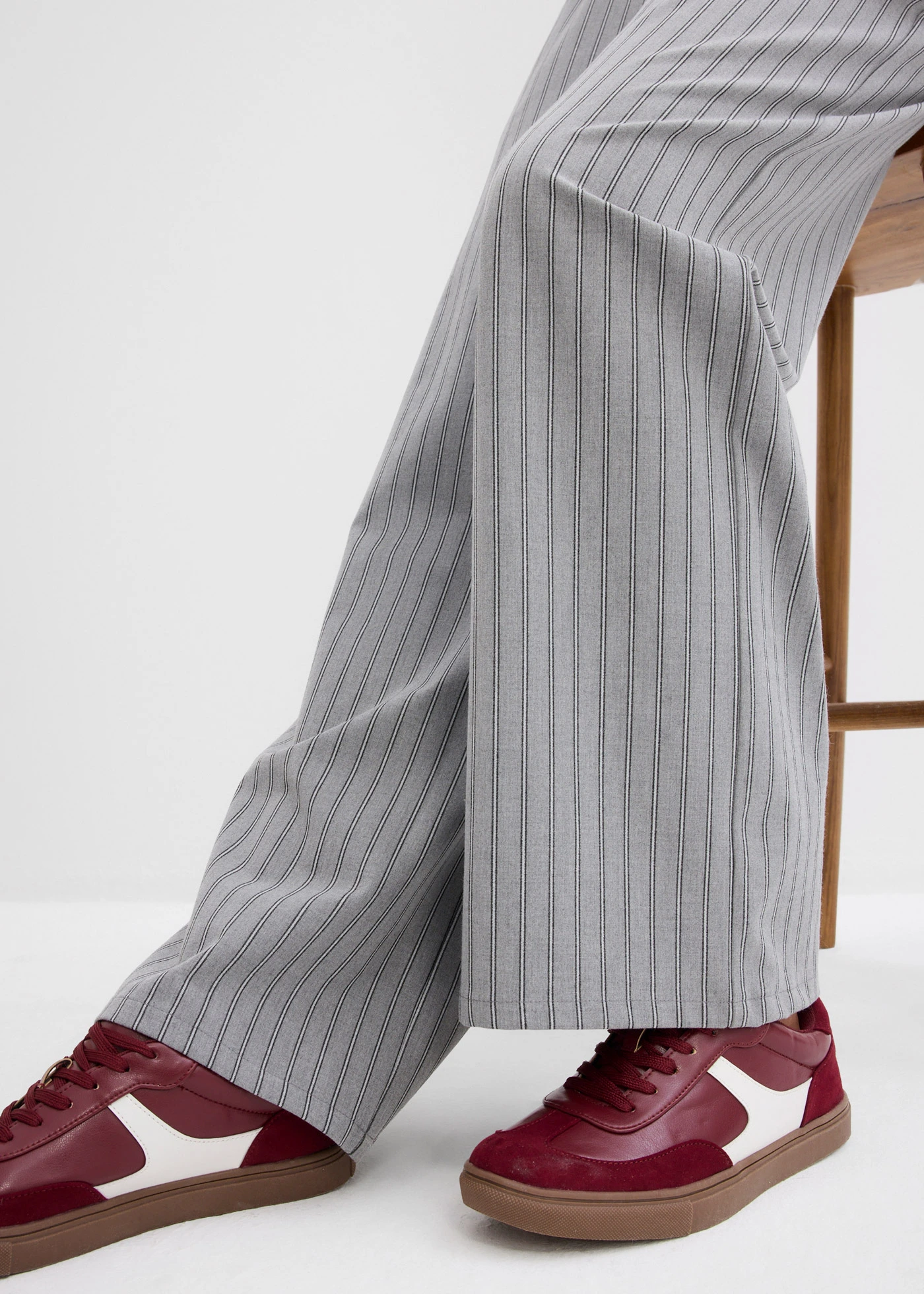 Belebújós nadrág puha anyagból • szürke-palaszürke-fehér csíkos • bonprix áruház