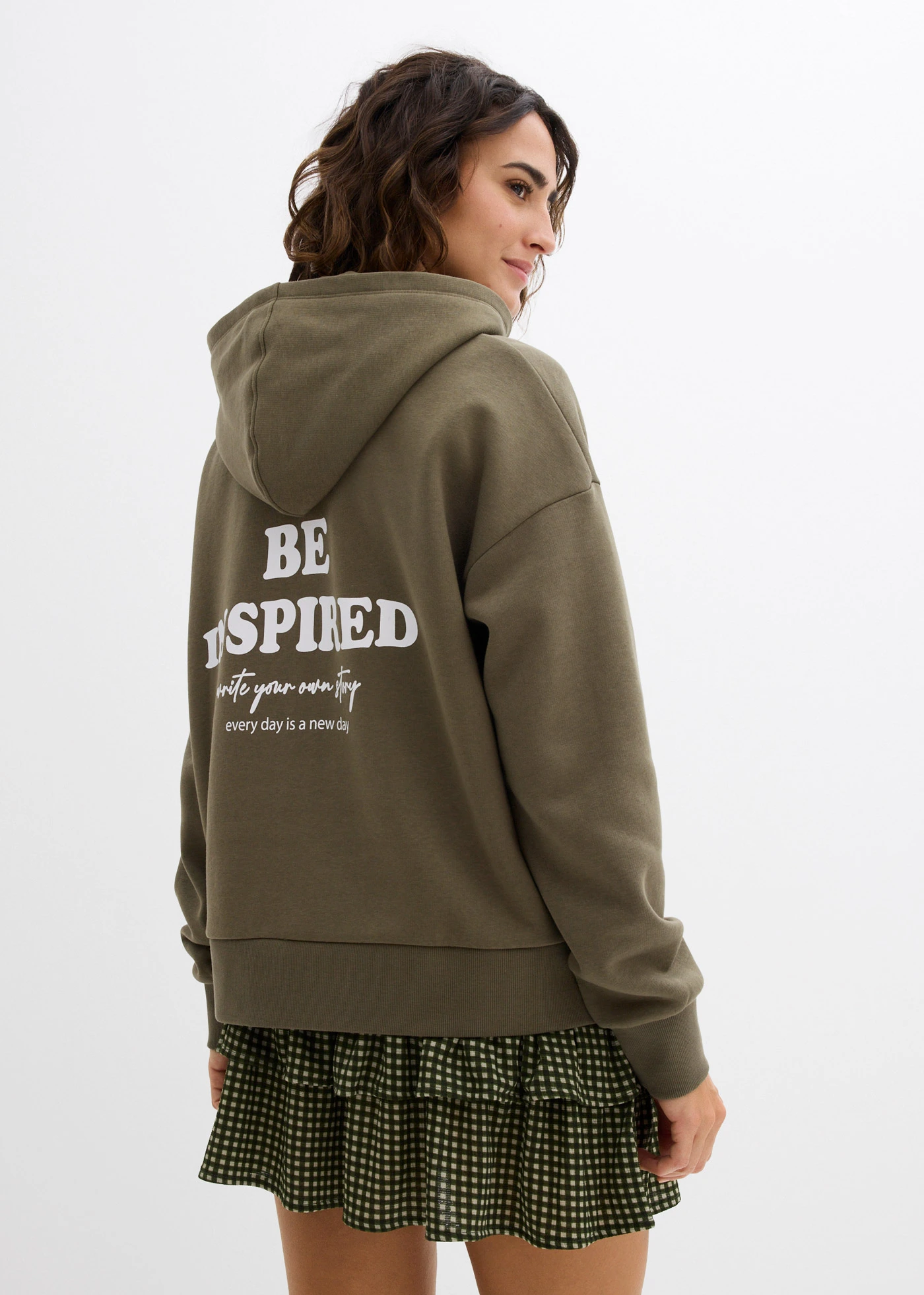 Oversized hoodie in een zachte katoenmix • kleigroen met print • bonprix online shop