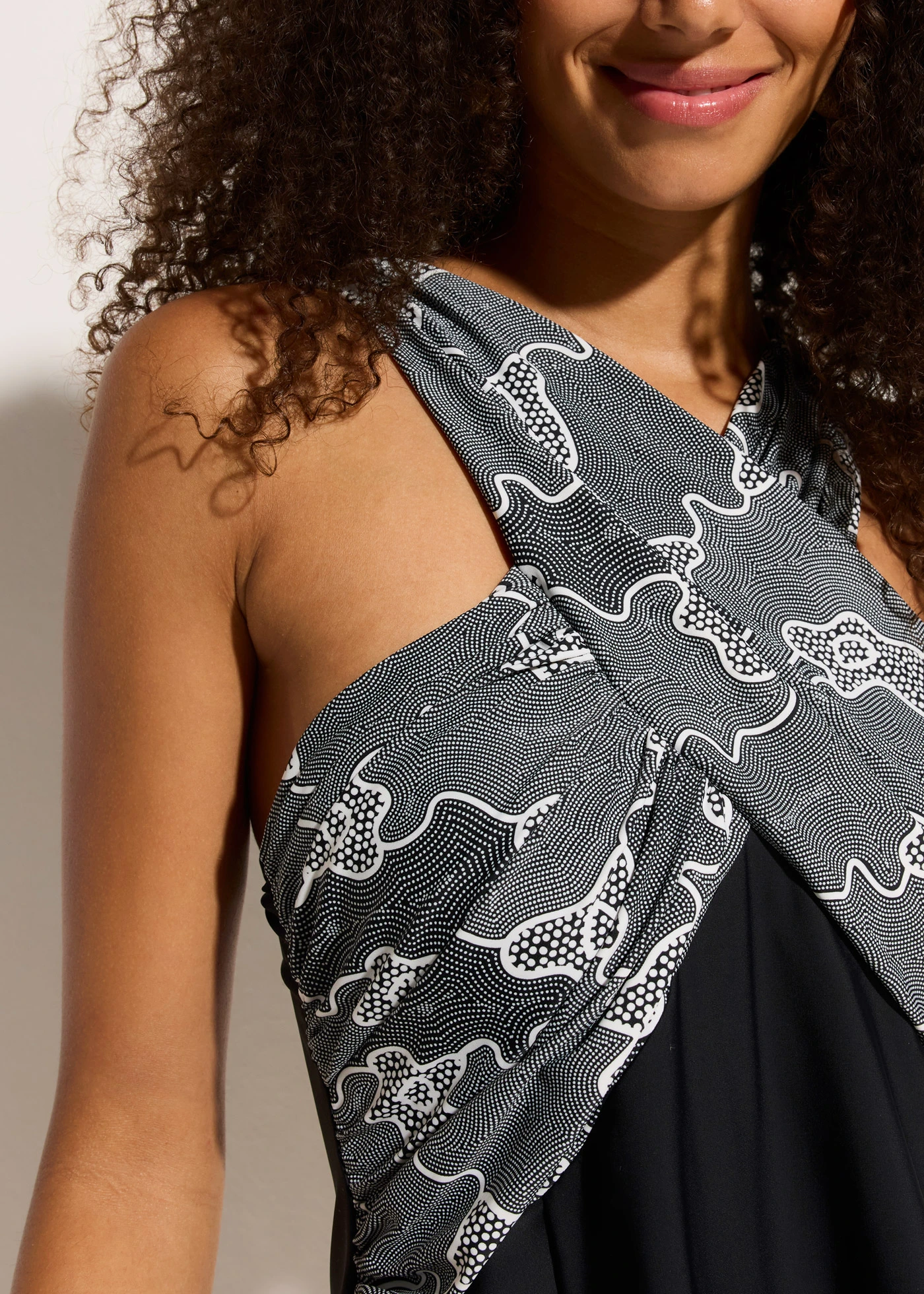 Koupací šaty se zavinovacím vzhledem • černá • bonprix obchod