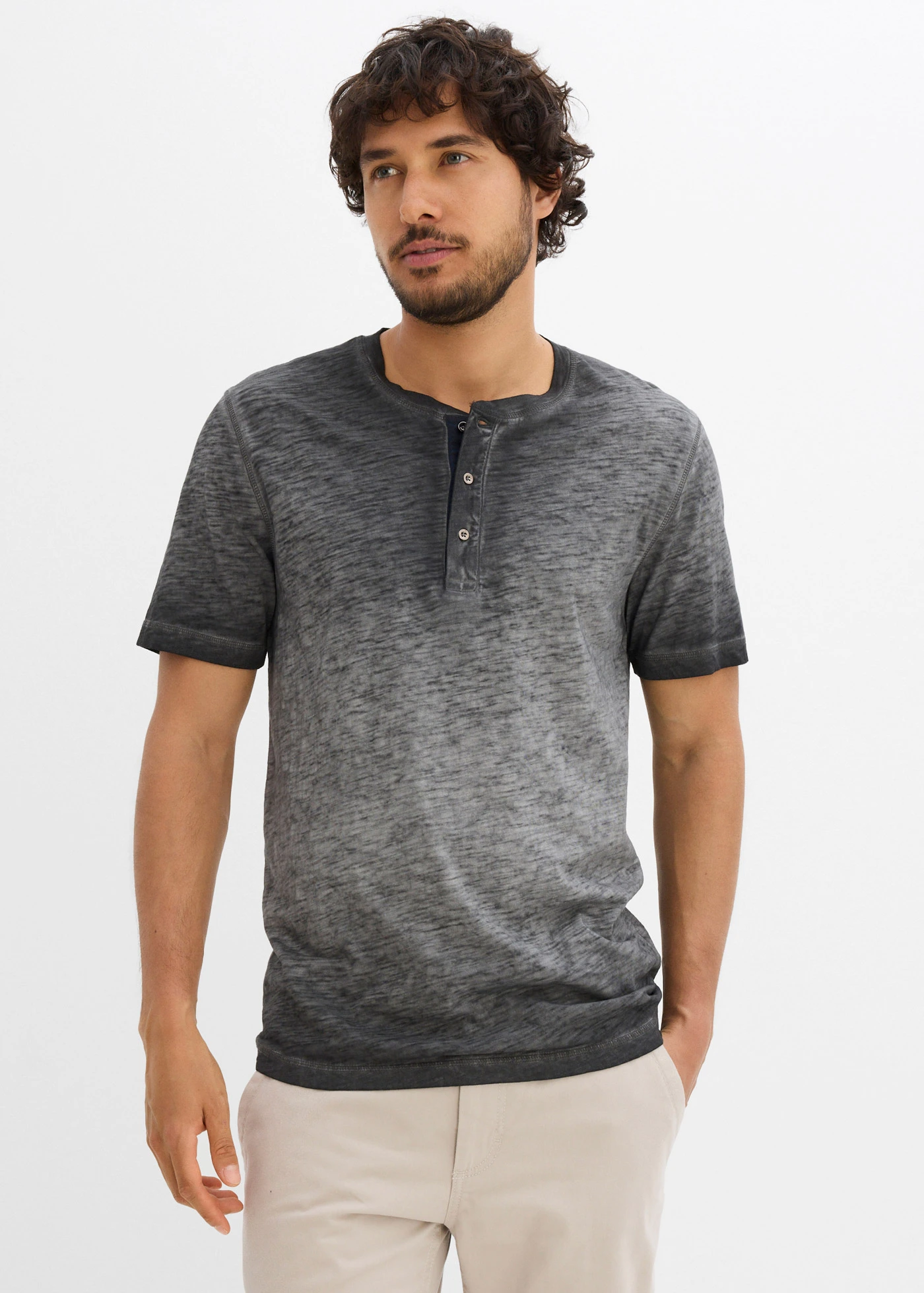 Bluză henley cu mâneci scurte, cu aspect prespălat, din bumbac organic 100% • gri închis uzat • magazin bonprix