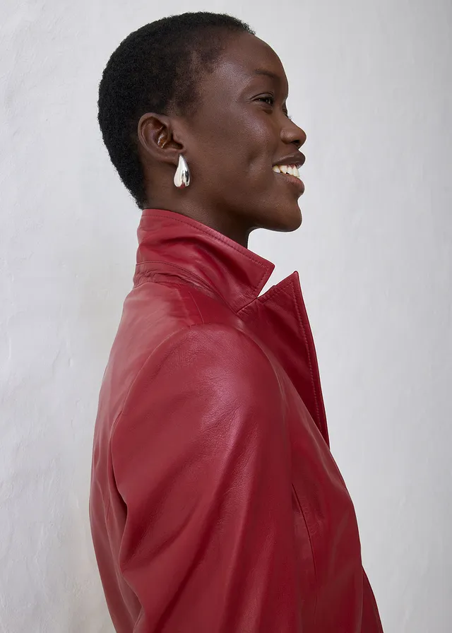 Blazer court en cuir d’agneau nappa • rouge châtaigne • product-page.page-title-suffix