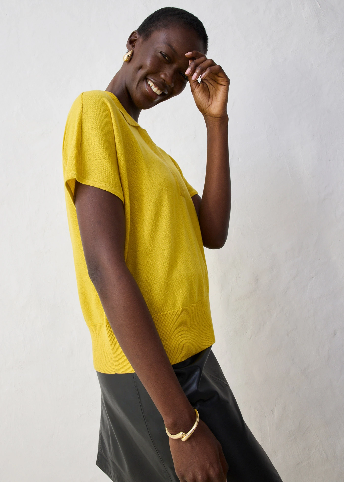 Svetr z jemné pleteniny s podílem hedvábí a límečkem polo • jantarová • bonprix obchod