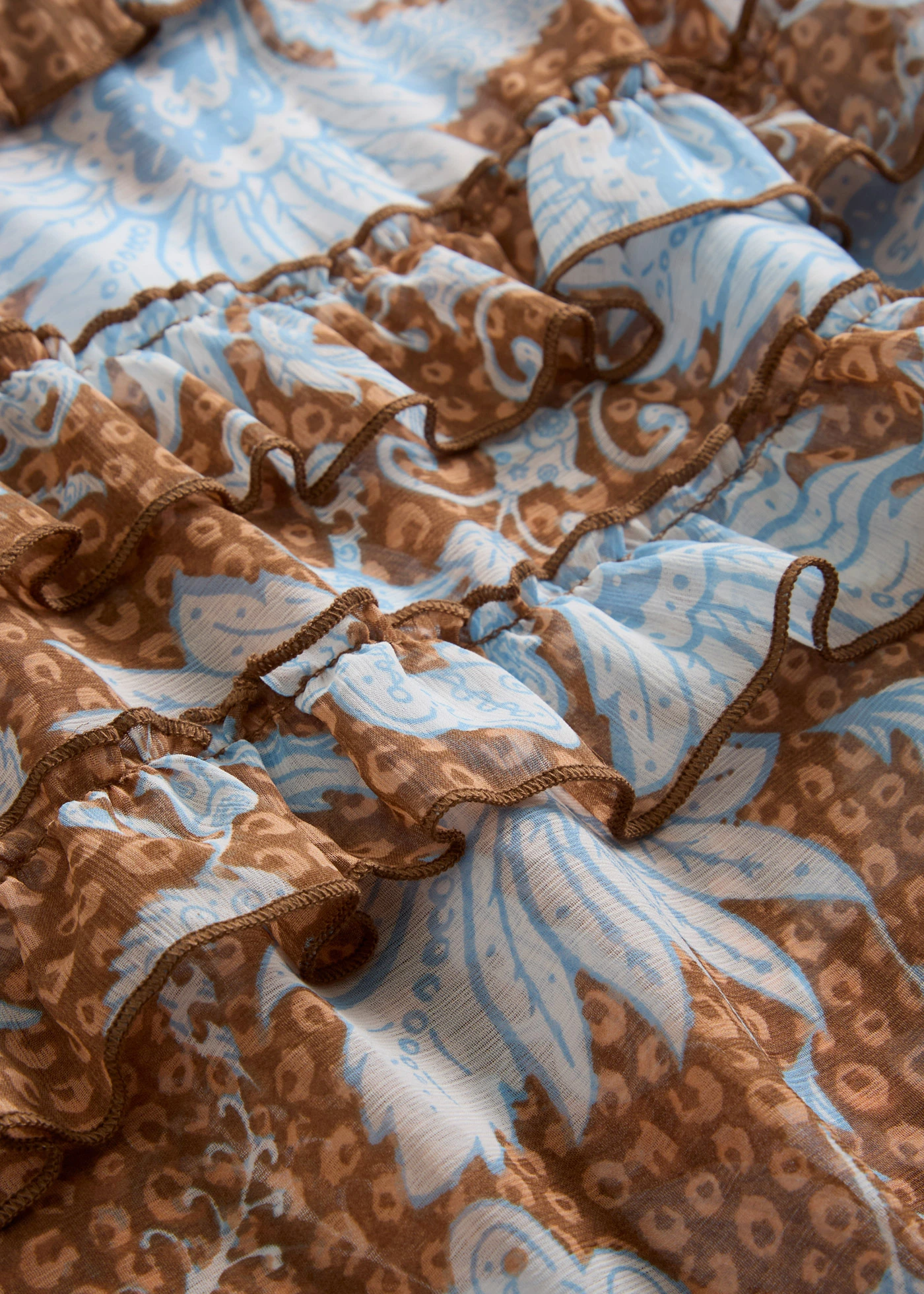 Šifónová halenka s volánky • hnědá barva koření-přírodní bílá s potiskem • bonprix obchod