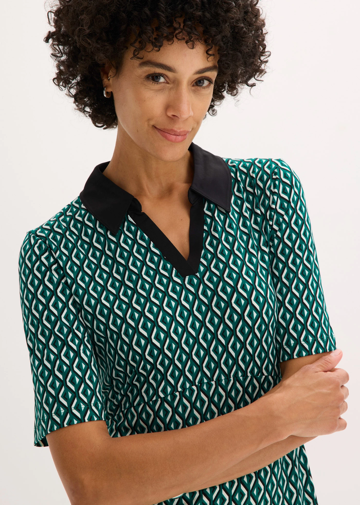 Pólo šaty v délce midi • lesní zeleno-černá s grafickým potiskem • bonprix obchod