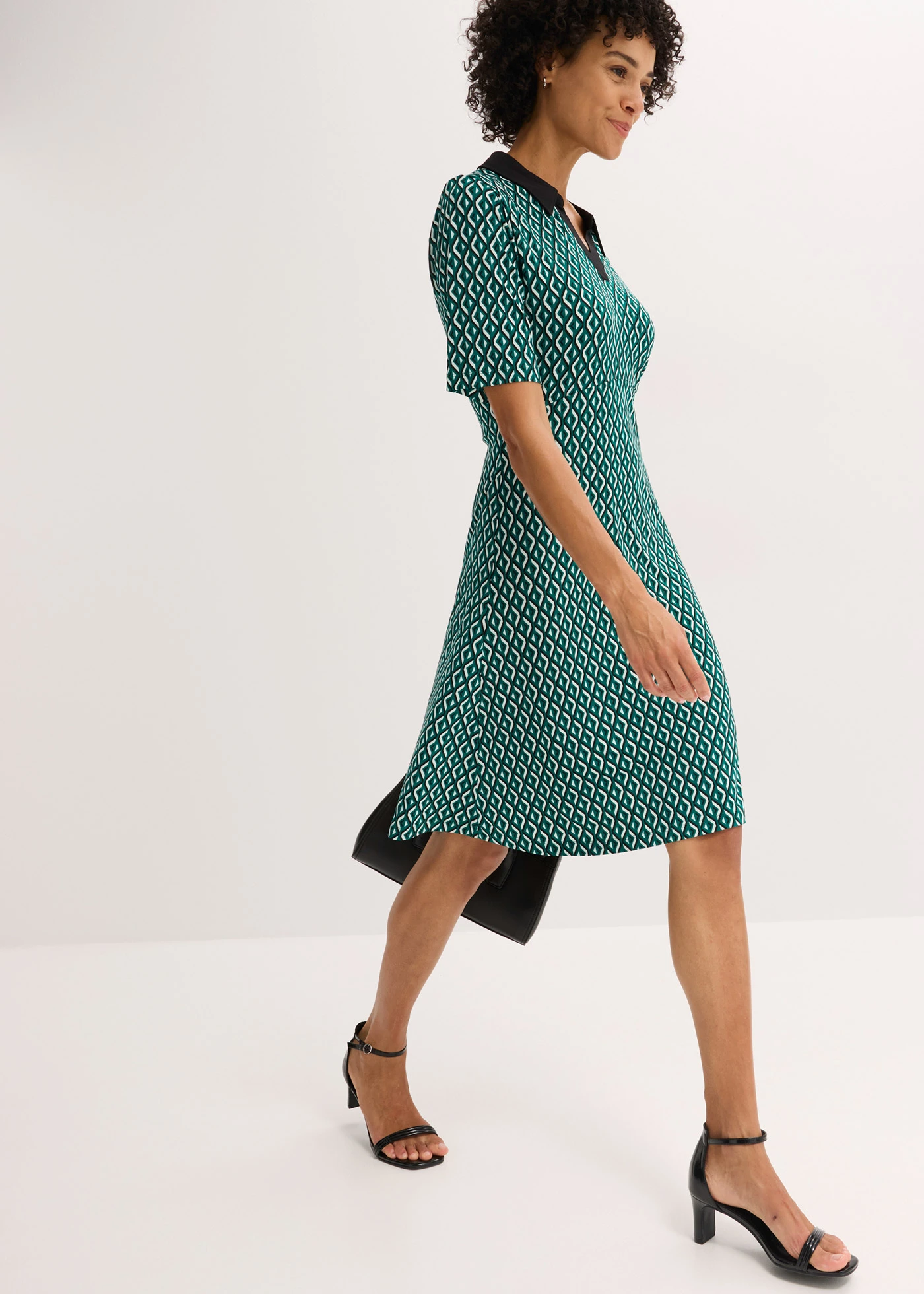 Pólo šaty v délce midi • lesní zeleno-černá s grafickým potiskem • bonprix obchod