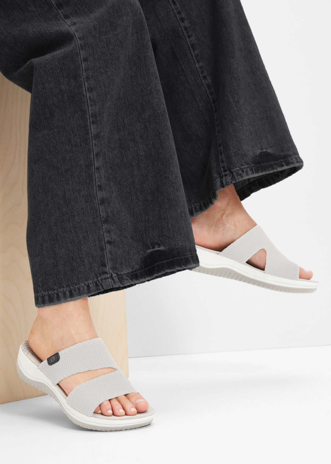 Jana sleehak slippers, comfortabele wijdte • lichtgrijs • bonprix online shop