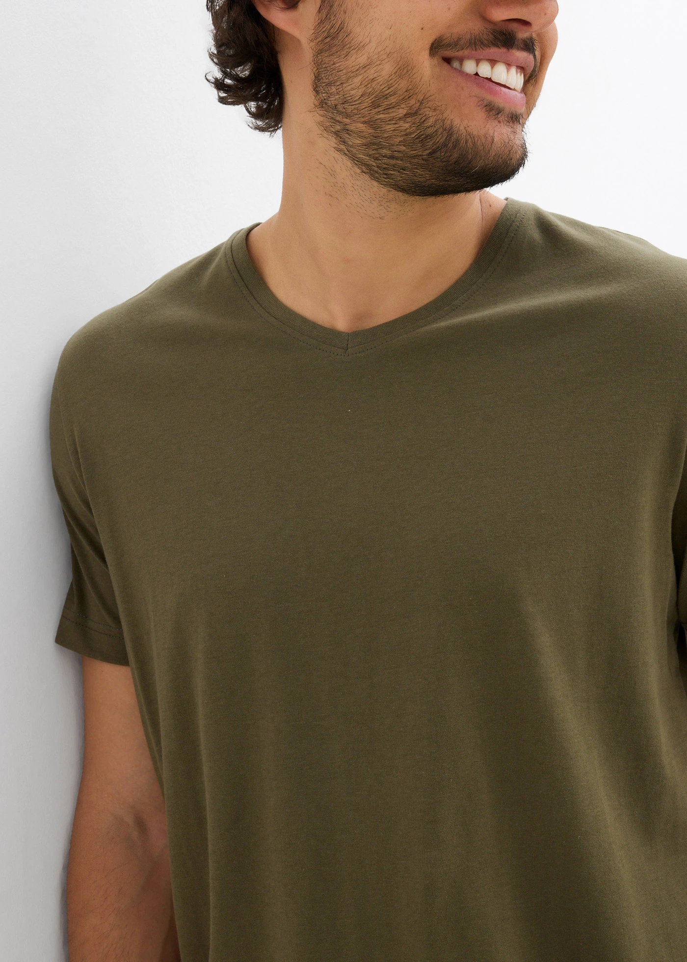 Lot de 3 T-shirts col V • roseau mat + olive foncé + anthracite • Boutique bonprix